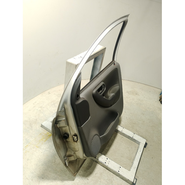 PORTA DIANTEIRA DIREITA CHEVROLET MONTANA SPORT 1.8 2005
