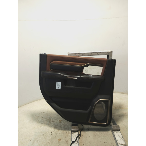 FORRO PORTA TRASEIRO ESQUERDO RAM 3500 LIMITED LONGHORN 6.7