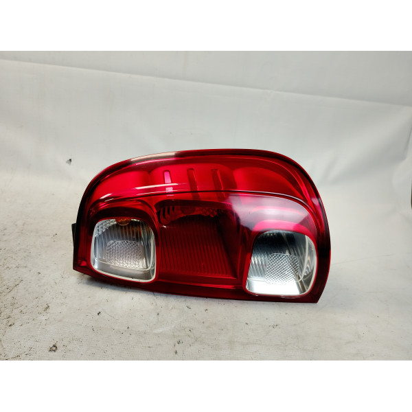 LANTERNA TRASEIRA DIREITA FIAT UNO VIVACE/RUA 1.0 2015