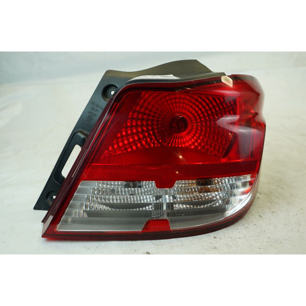 LANTERNA TRASEIRA DIREITA CHEVROLET ONIX HATCH LT 1.0 2016