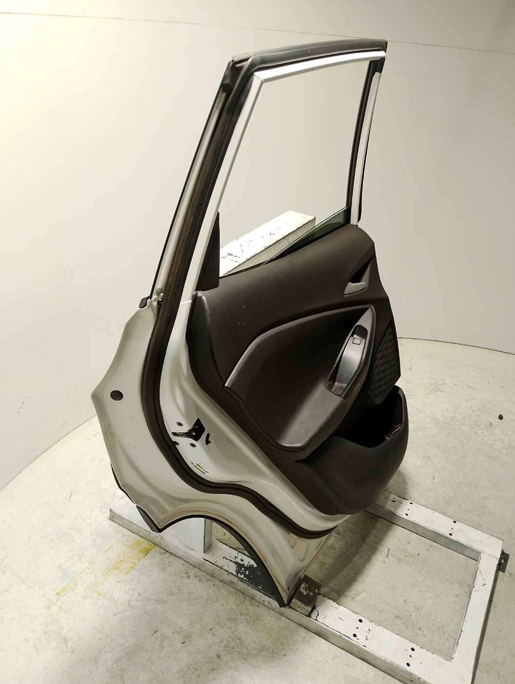 PORTA TRASEIRA ESQUERDA PRETA CHEVROLET TRACKER AUT. 2020/21 - 52190219 - 