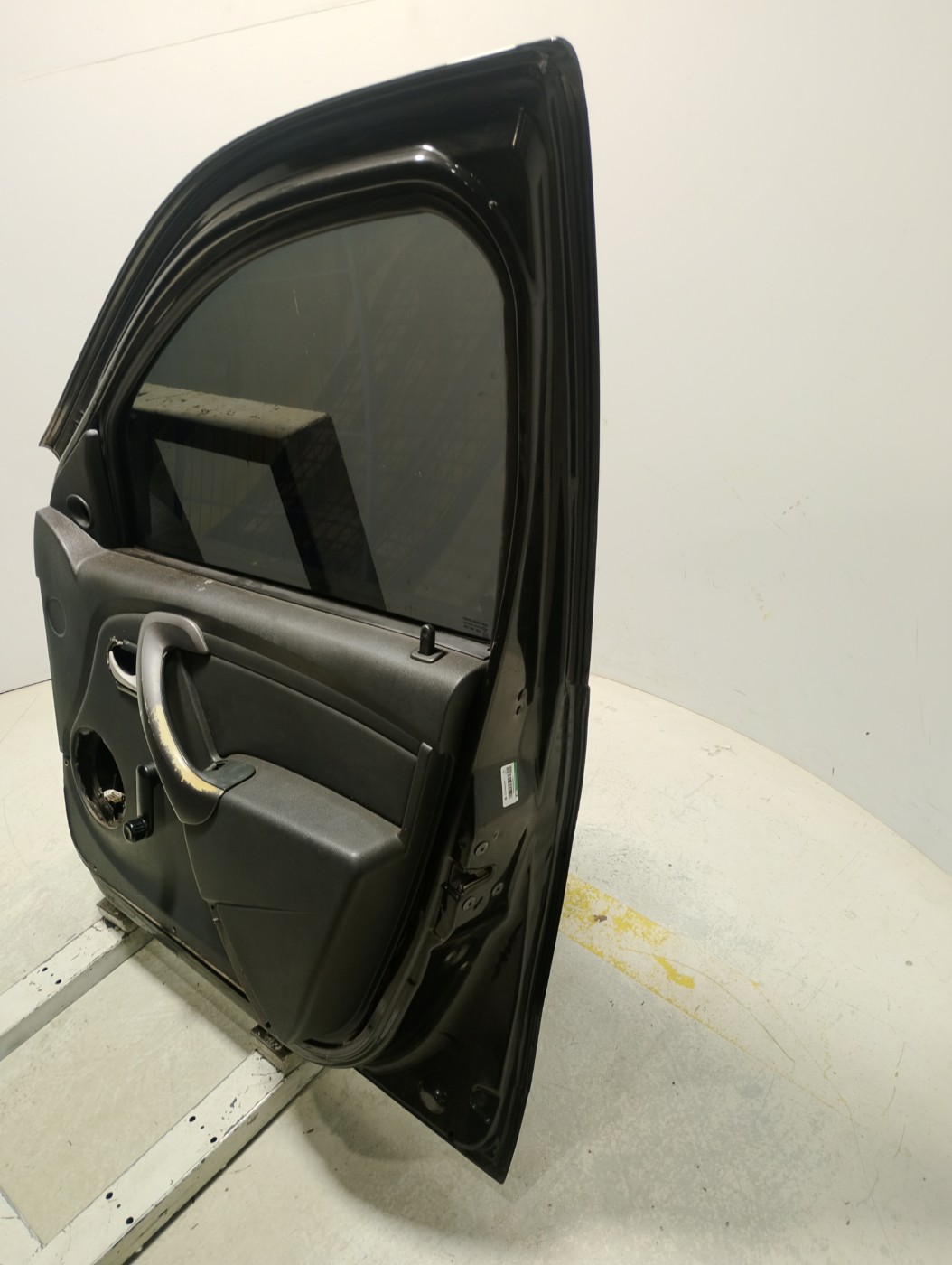 PORTA DIANTEIRA DIREITA PRETA RENAULT SANDERO AUTH. 2011/12 - ST801004690R - 