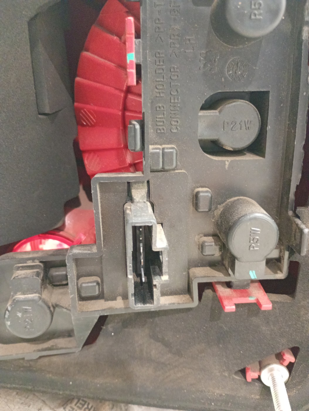 LANTERNA TRASEIRA ESQUERDA PEUGEOT 307 PRESENCE 1.6 FLX 2010 - 6350EQ - 