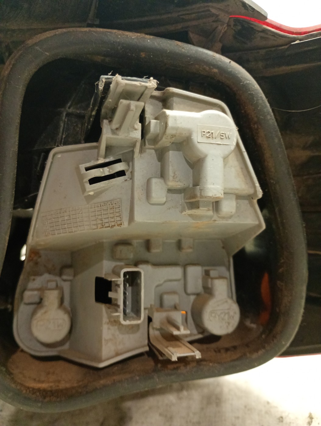 LANTERNA TRASEIRA ESQUERDA KA 1.0 8V ST FLEX 3P 2009/2009 - 7S5513405AC - 