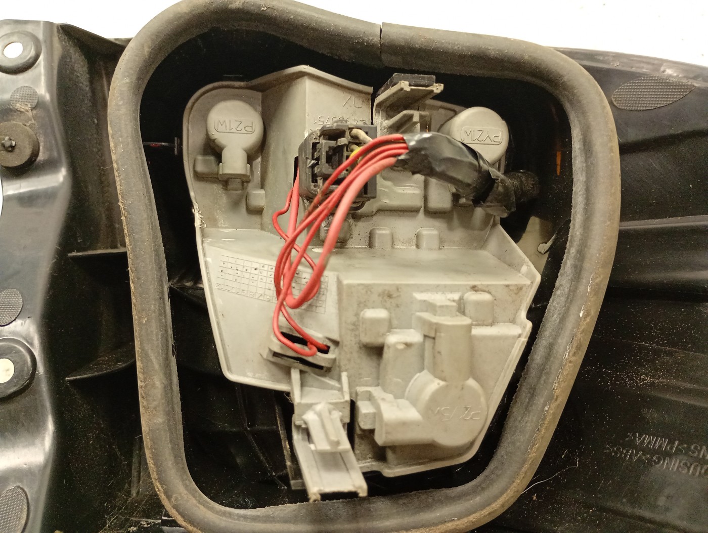 LANTERNA TRASEIRA DIREITA KA 1.0 8V ST FLEX 3P 2010/2011 - 7S5513404AC - 