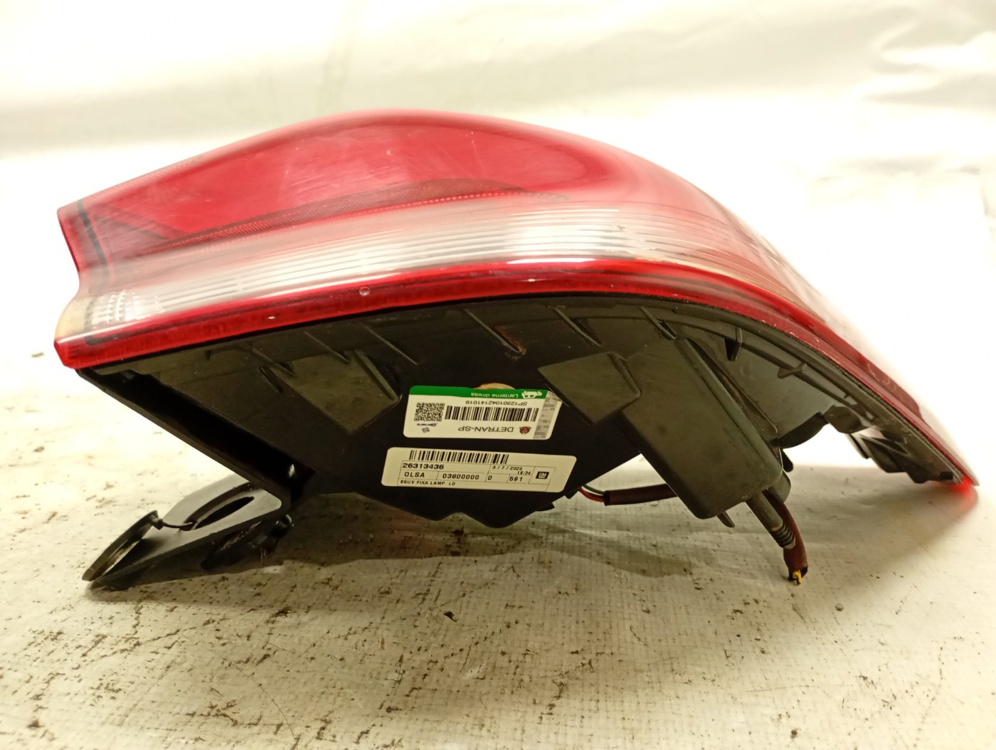 Lanterna freio traseira - 26344409 - Tracker C