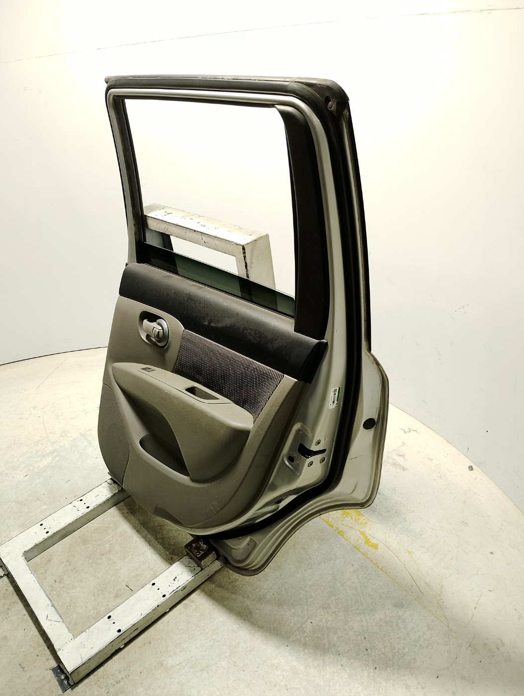 PORTA TRASEIRA DIREITA NISSAN LIVINA SL 1.6 16V FLEX 2010 - 82100AZ69E - 