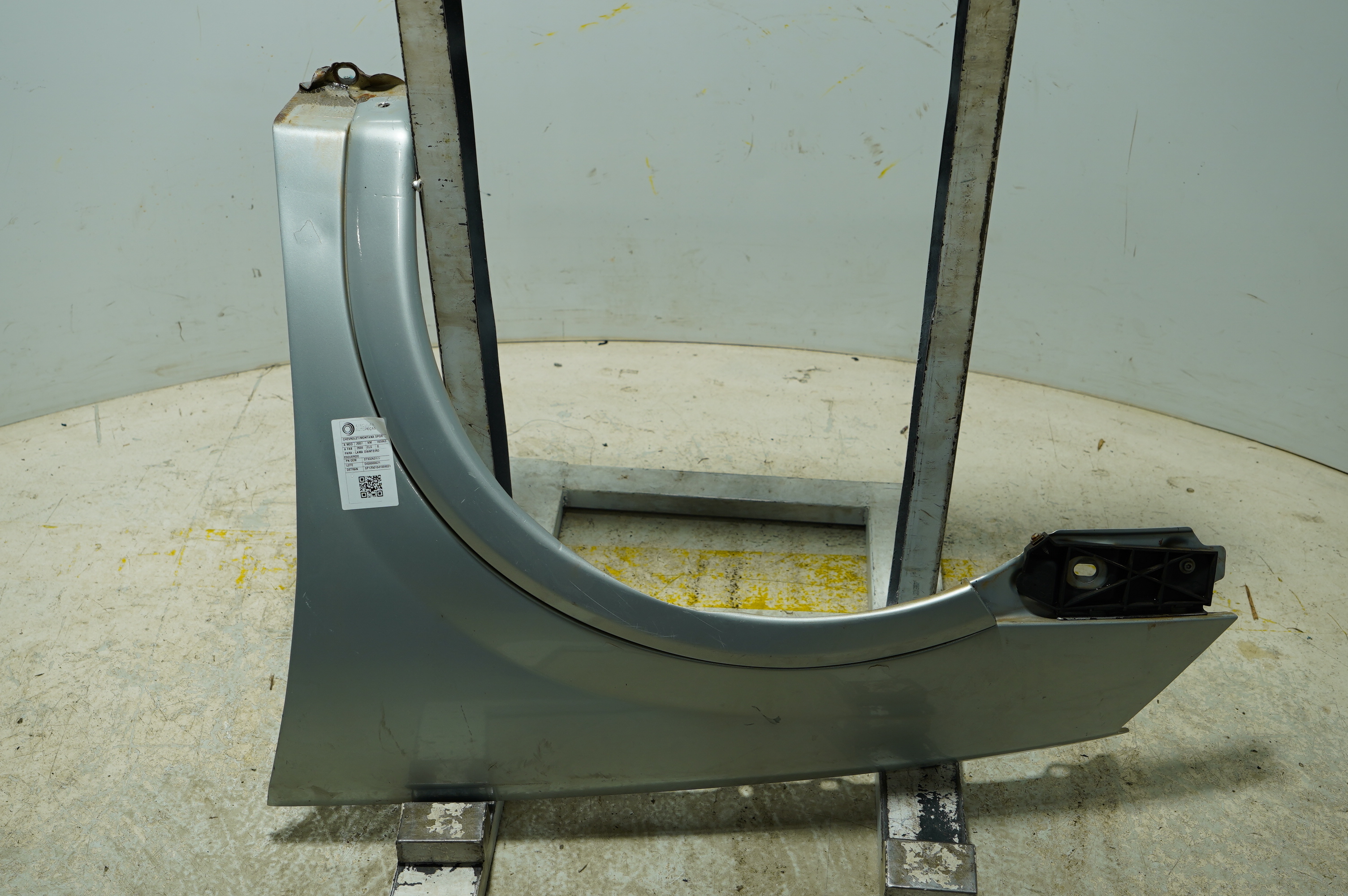 PARALAMA DIANTEIRO ESQUERDO PRATA CHEVROLET MONTANA 2007/08 - ST93263177 - 