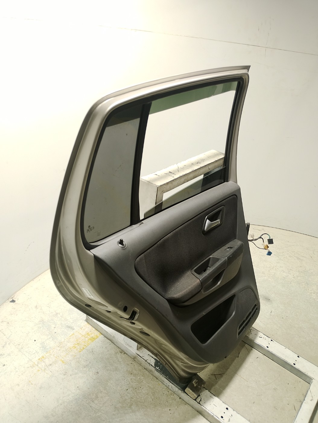 PORTA TRASEIRA ESQUERDA PRATA VOLKSWAGEN FOX PRIME 2010/2011 - ST5Z4833055HGRU - 