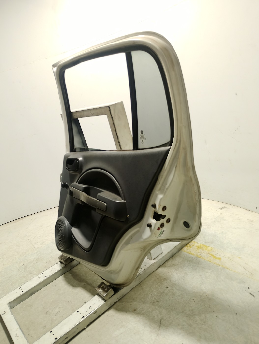 PORTA TRASEIRA DIREITA BRANCA FIAT UNO VIVACE/RUA 2014/2015 - ST51949336 - 