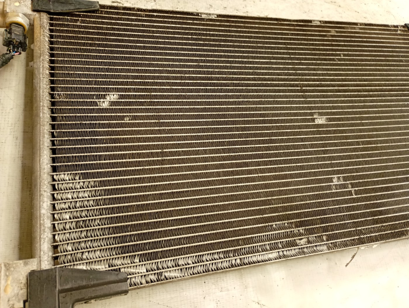 CONDENSADOR SISTEMA AR CONDICONA - 92100AZ60A - 