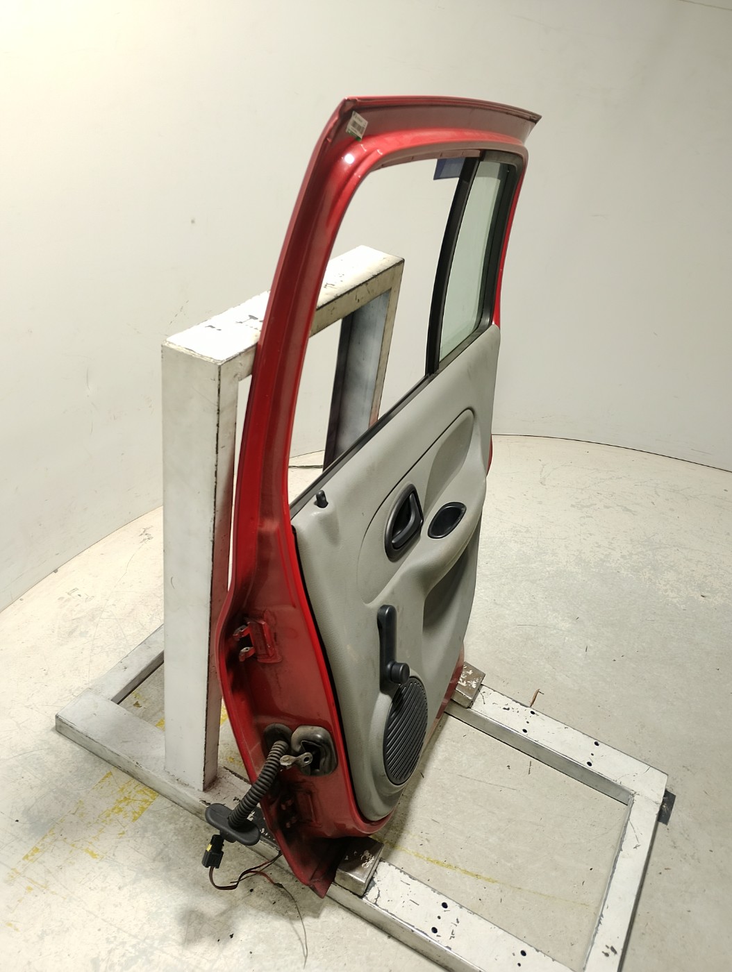 PORTA TRAS DIREITA VERMELHA RENAULT CLIO AUTHENTIQUE 2004/05 - ST7752234291 - 