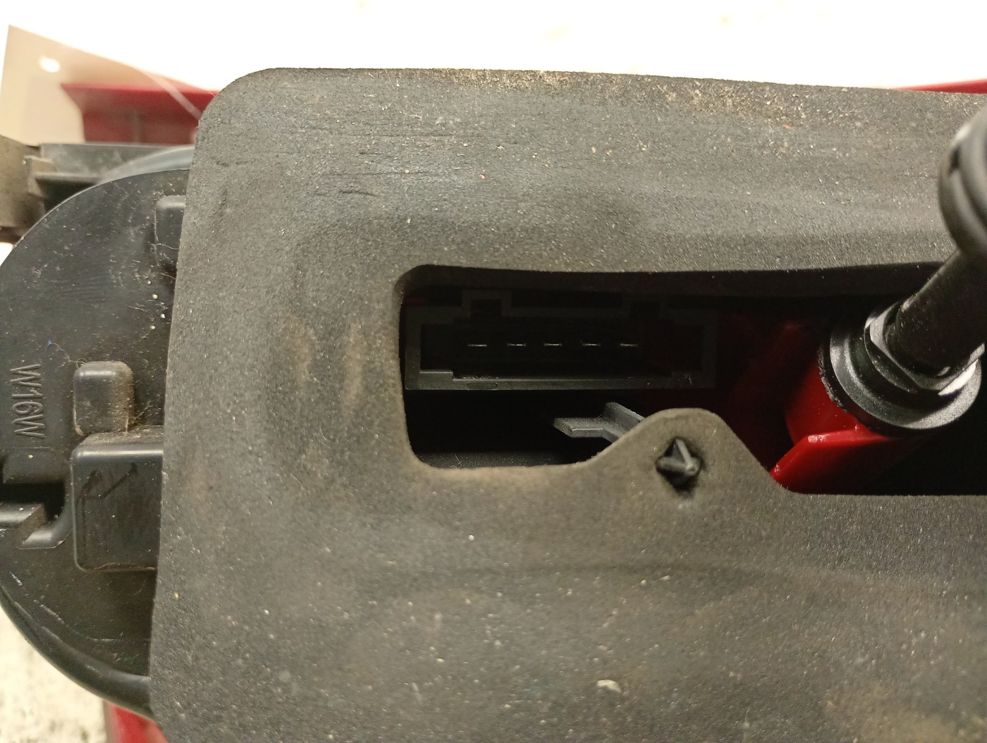 LANTERNA TRASEIRA ESQUERDA VOLKSWAGEN FOX PRIME 2010/2011 - ST5Z6945095J - 