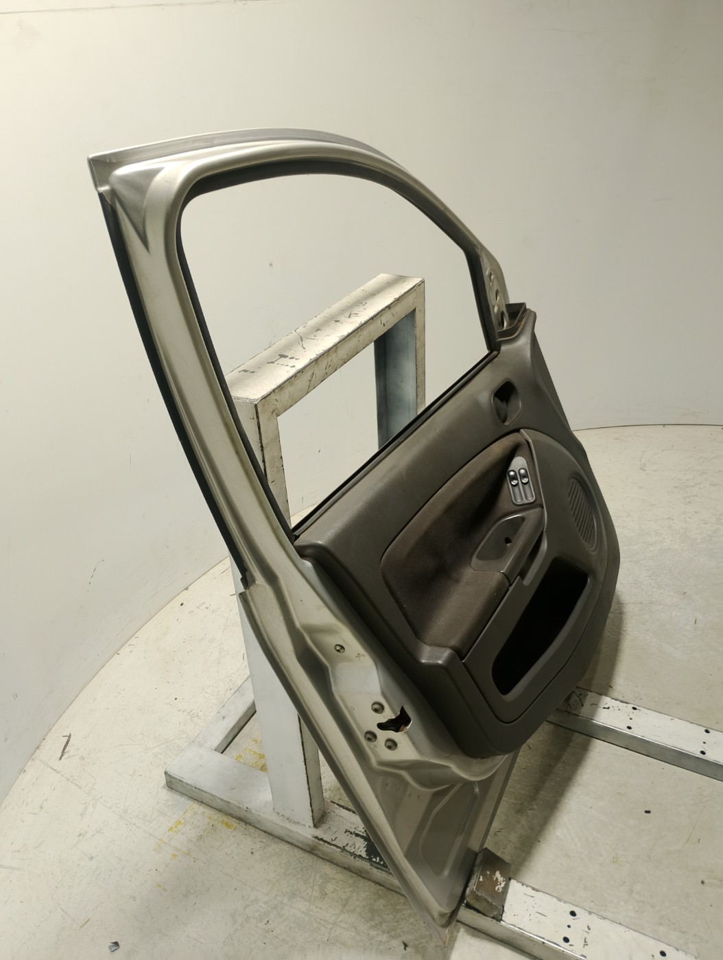 PORTA DIANT ESQUERDA PRATA FORD FIESTA SED. 1.6 8V 2006/2007 - ST5S65A20125AE - 