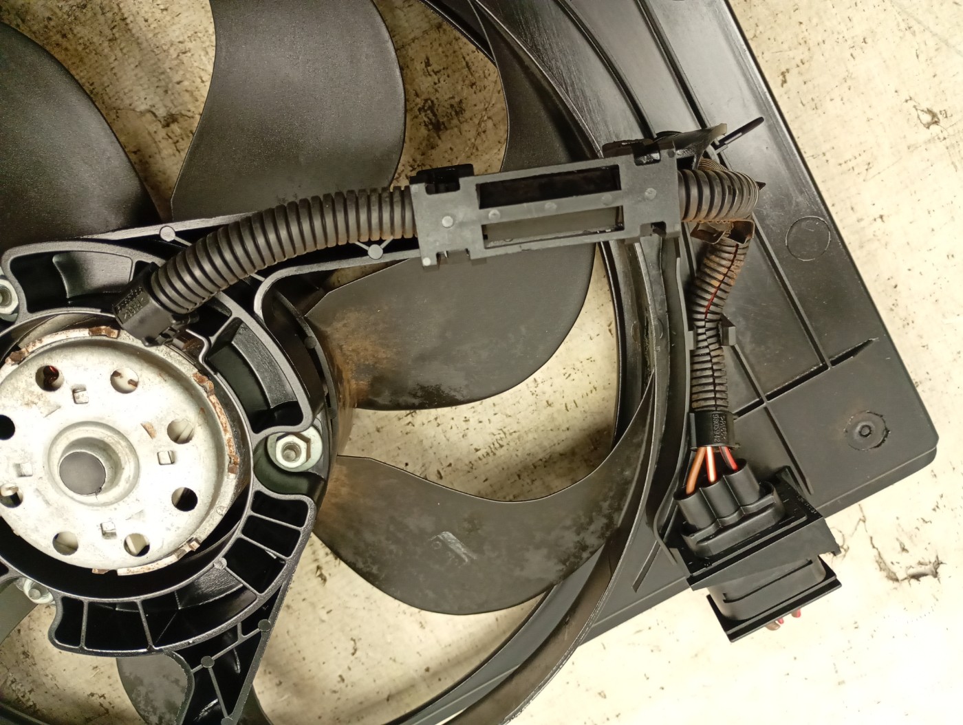 ELETROVENTILADOR VOLKSWAGEM FOX CITY 1.0 MI TFLEX 2005/2006 - ST6E0959455A - 