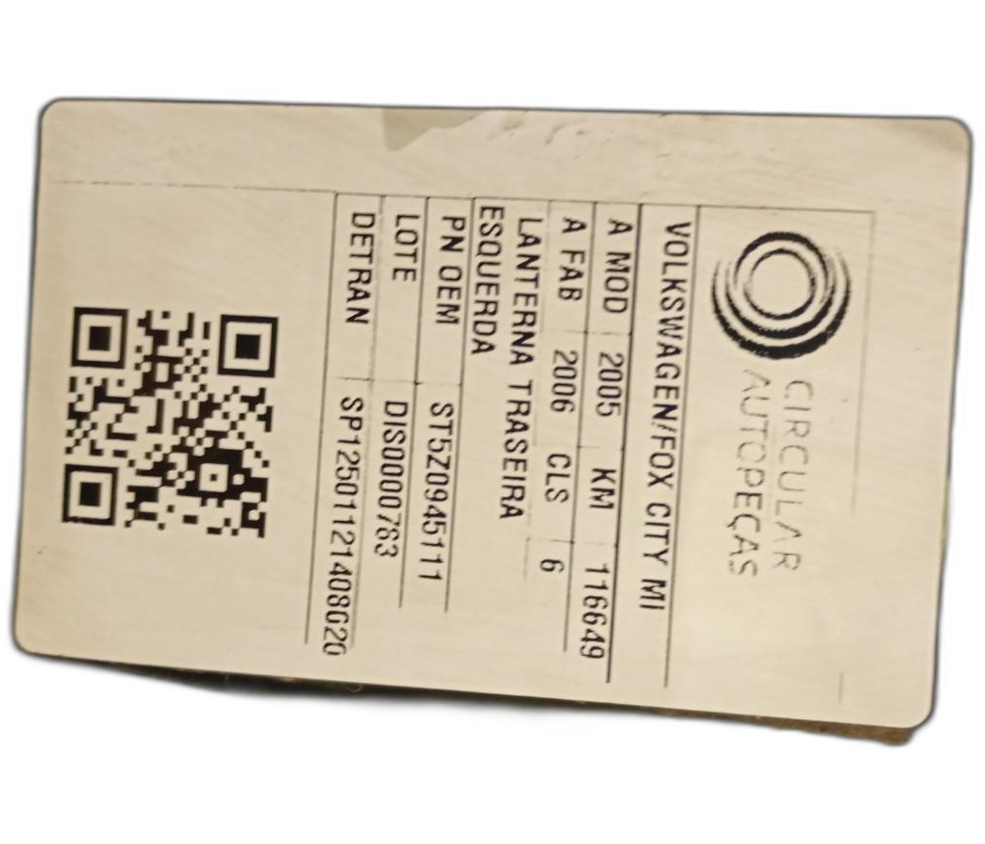 LANTERNA TRASEIRA ESQUERDA VOLKSWAGEN FOX CITY 2005/2006 - ST5Z0945111 - 
