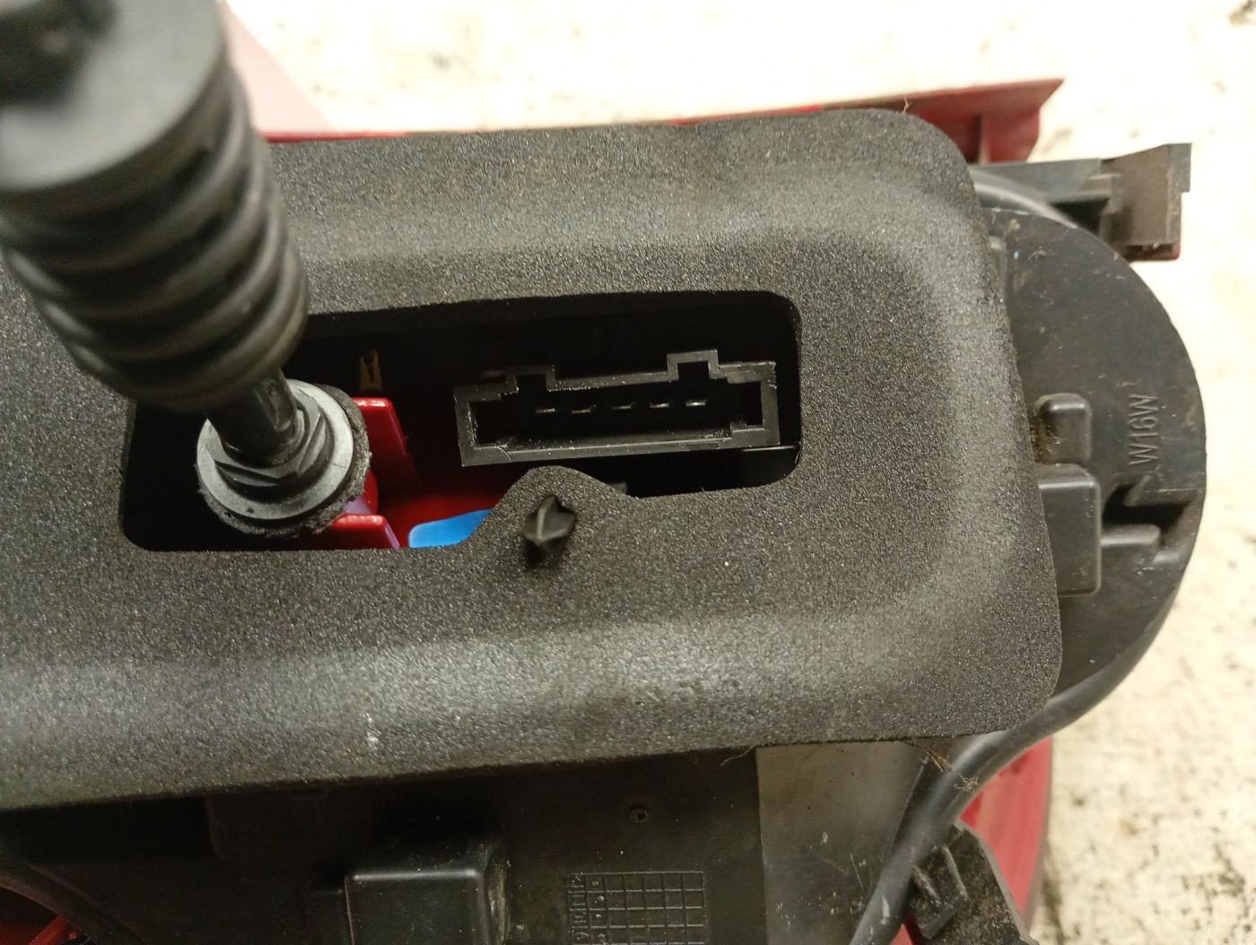 LANTERNA TRASEIRA DIREITA VOLKSWAGEN Fox PRIME/Higli. 1.6 15 - ST5Z6945096J - 