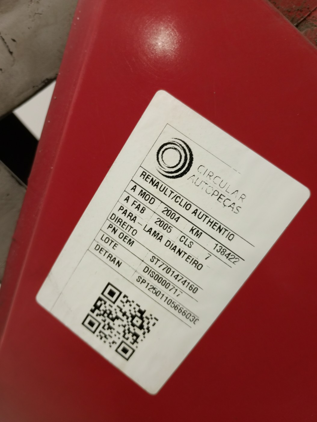 PARA-LAMA DIANT DIREITO PRETO RENAULT CLIO HI-FLEX 2010/11 - ST7701474160 - 