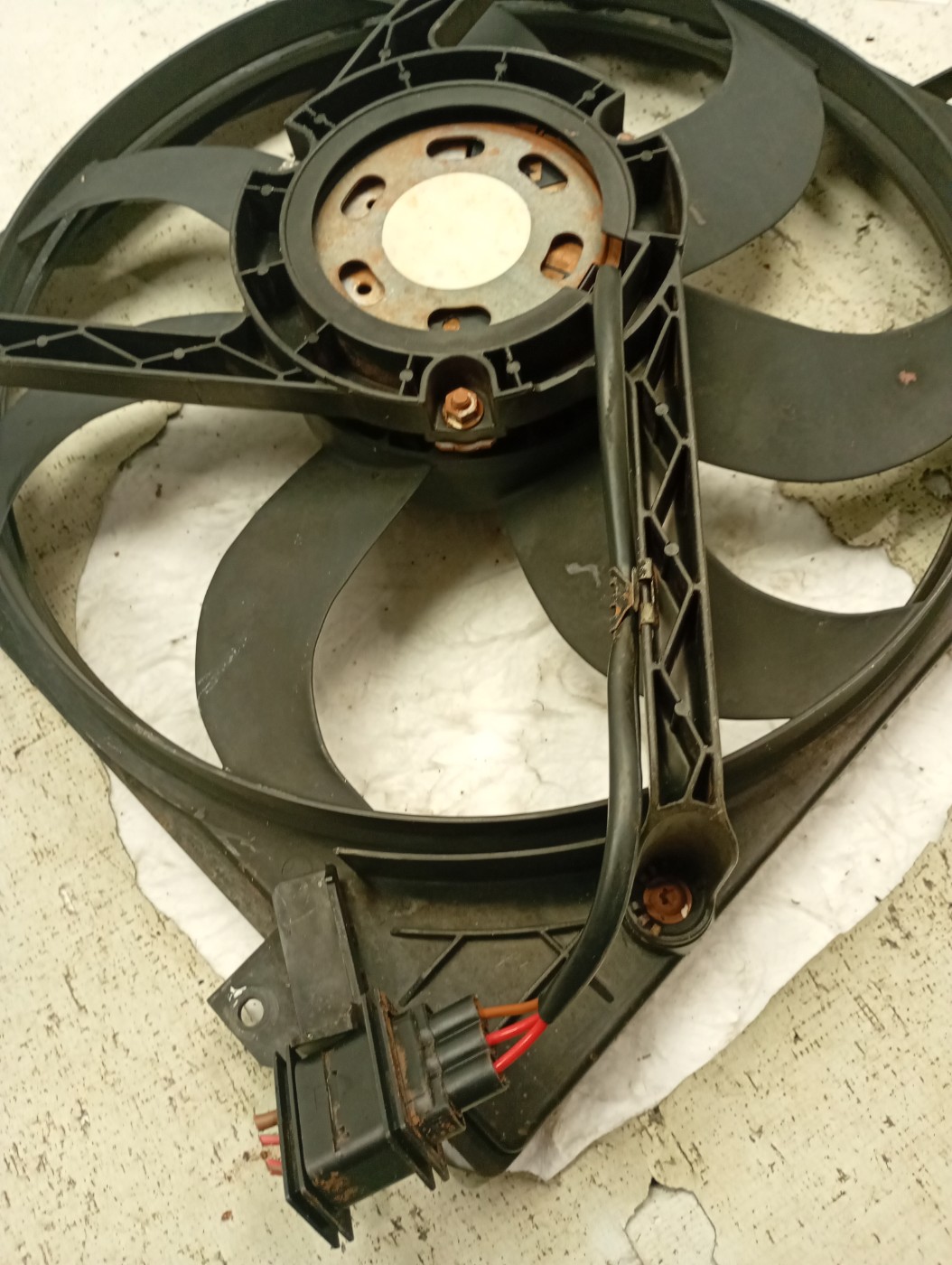 ELETROVENTILADOR VOLKSWAGEN FOX PLUS 1.6 MI 2007/2007 - ST5U0959455A - 