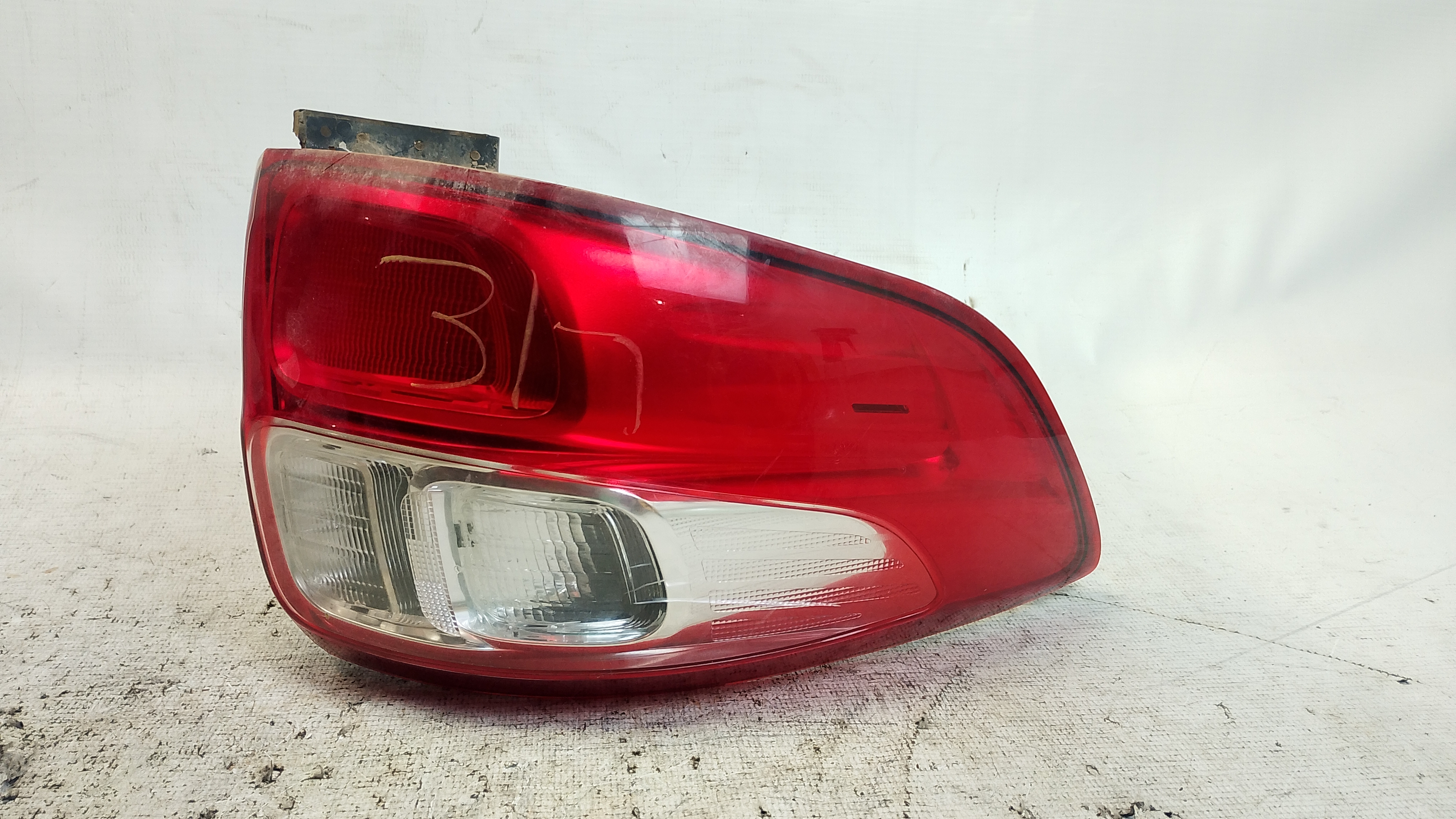 LANTERNA TRASEIRA FIAT ESQUERDA STRADA WORKING HARD 1.4 2019 - ST735380277 - 