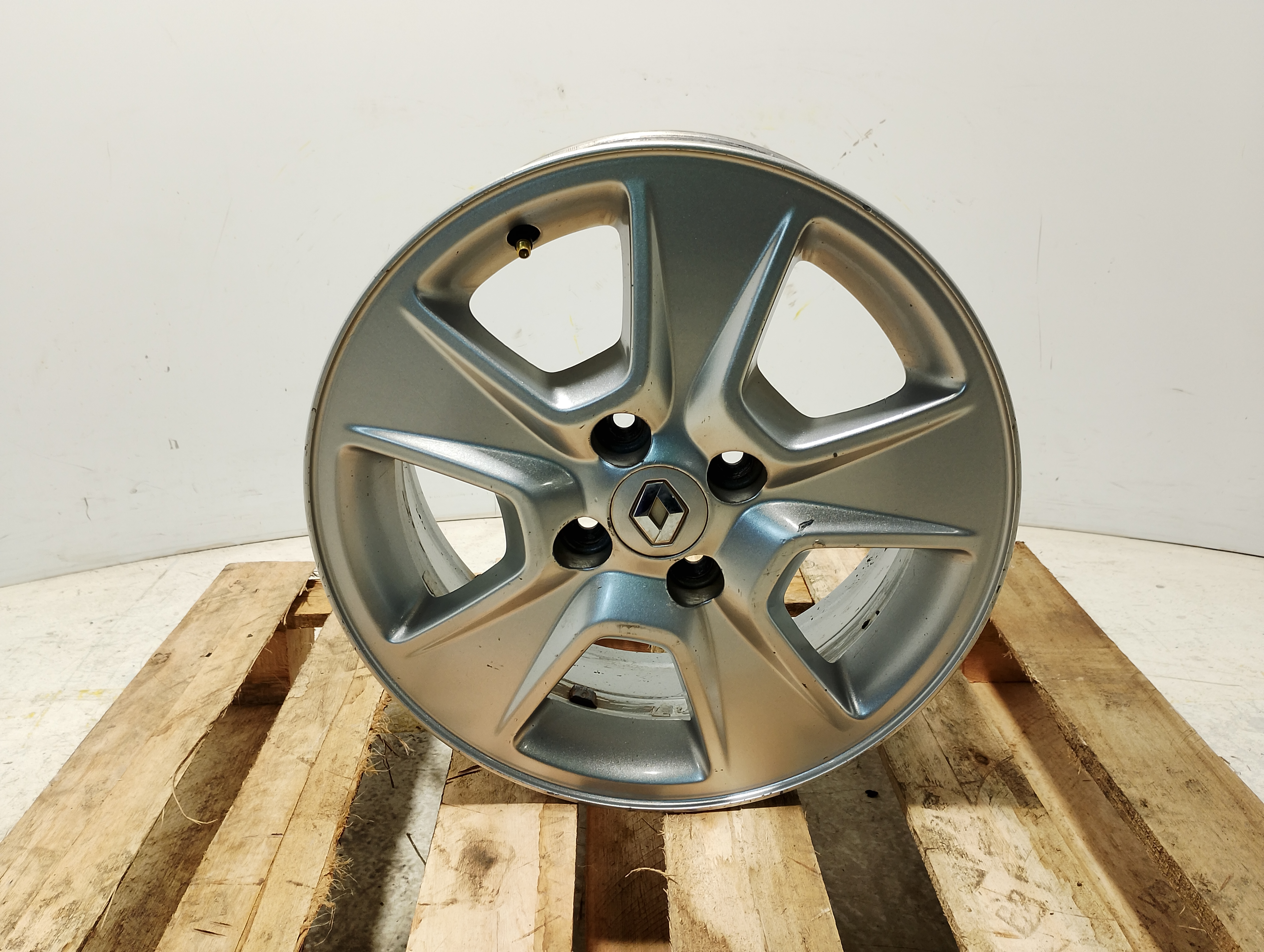 RODA LIGA LEVE ARO 15 4 FUROS CINZA NETUNO RENAULT LOGAN - ST403002778RDE - 