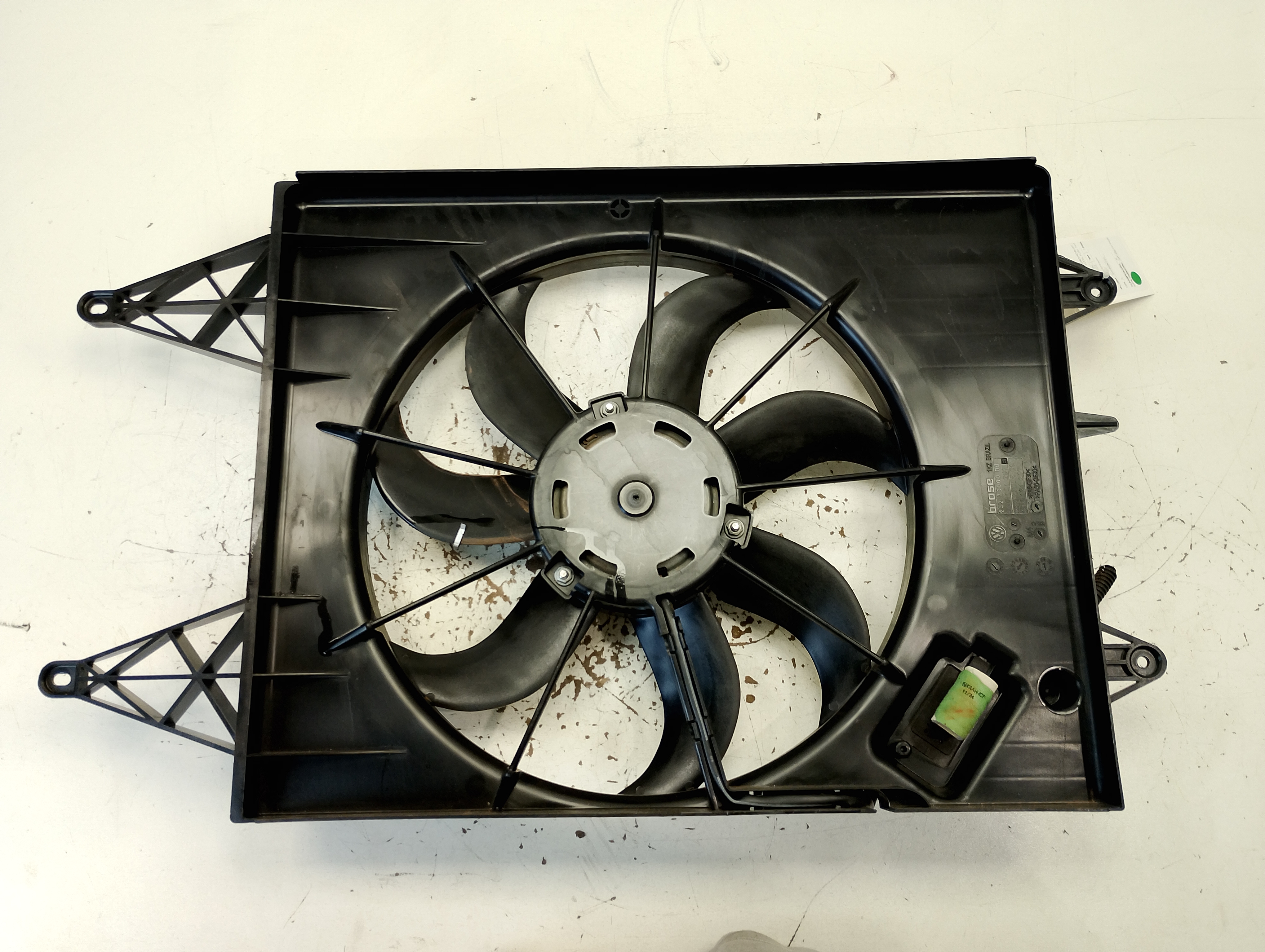 ELETROVENTILADOR VOLKSWAGEN SAVEIRO ROBUST 1.6 8V 2024/2025 - ST5U09594550 - 