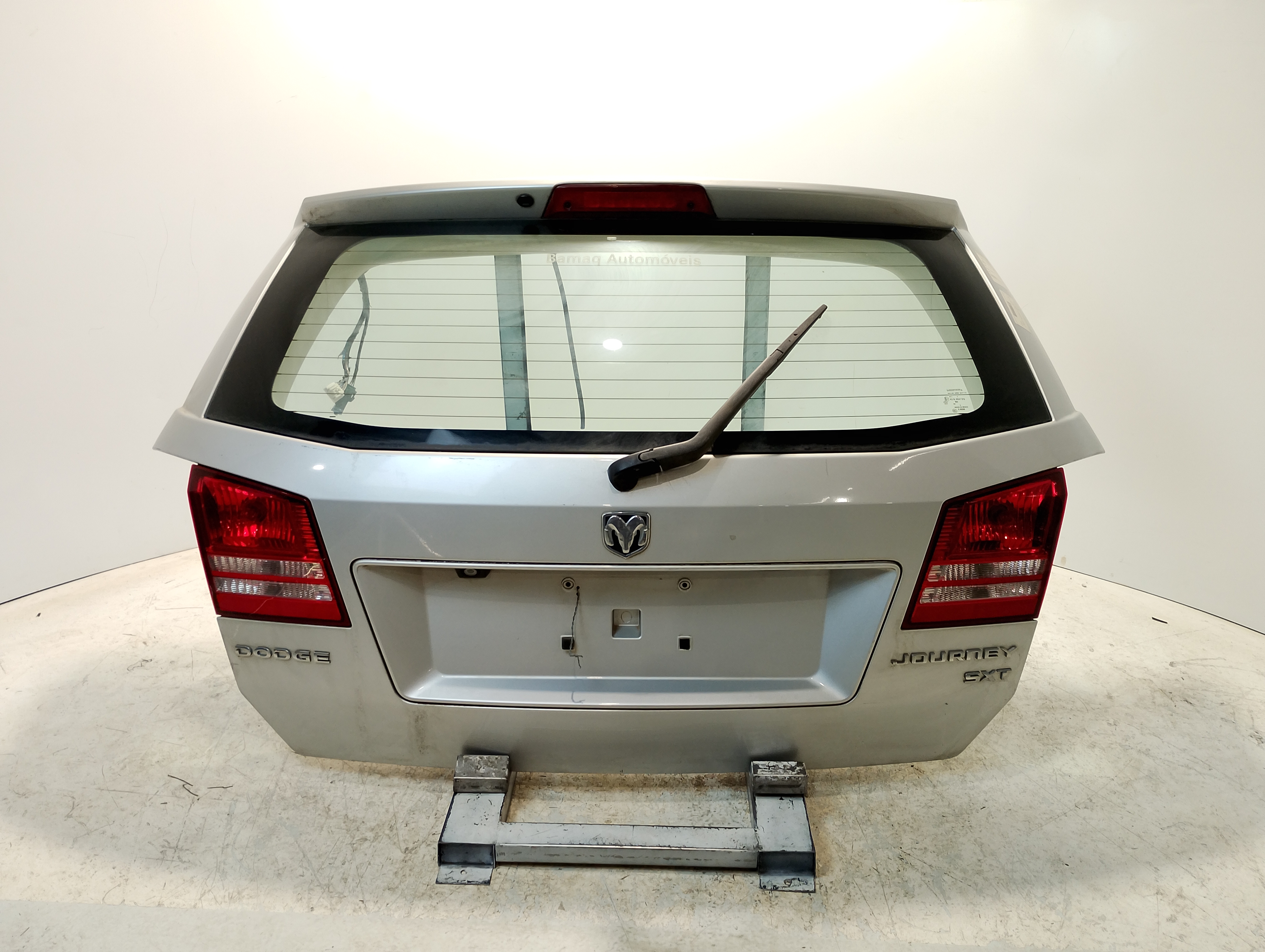 TAMPA TRASEIRA DODGE JOURNEY RT 2.7 PRETA 2010 - 1CZ91TZZAE - 