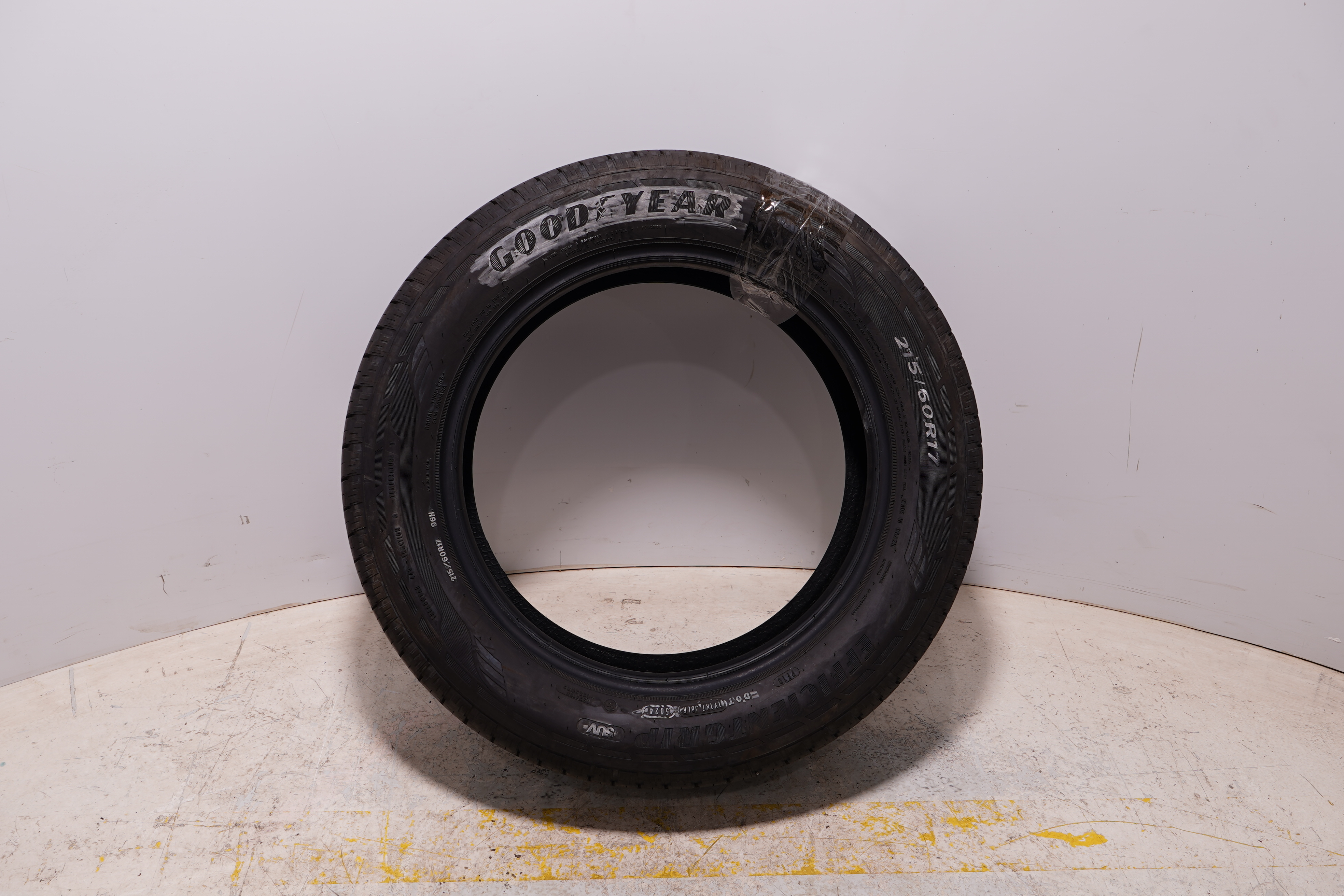 PNEU ESTEPE 215/60 R17 GOOD YEAR EFFICIENTGRIP - T7515590R16110M - 
