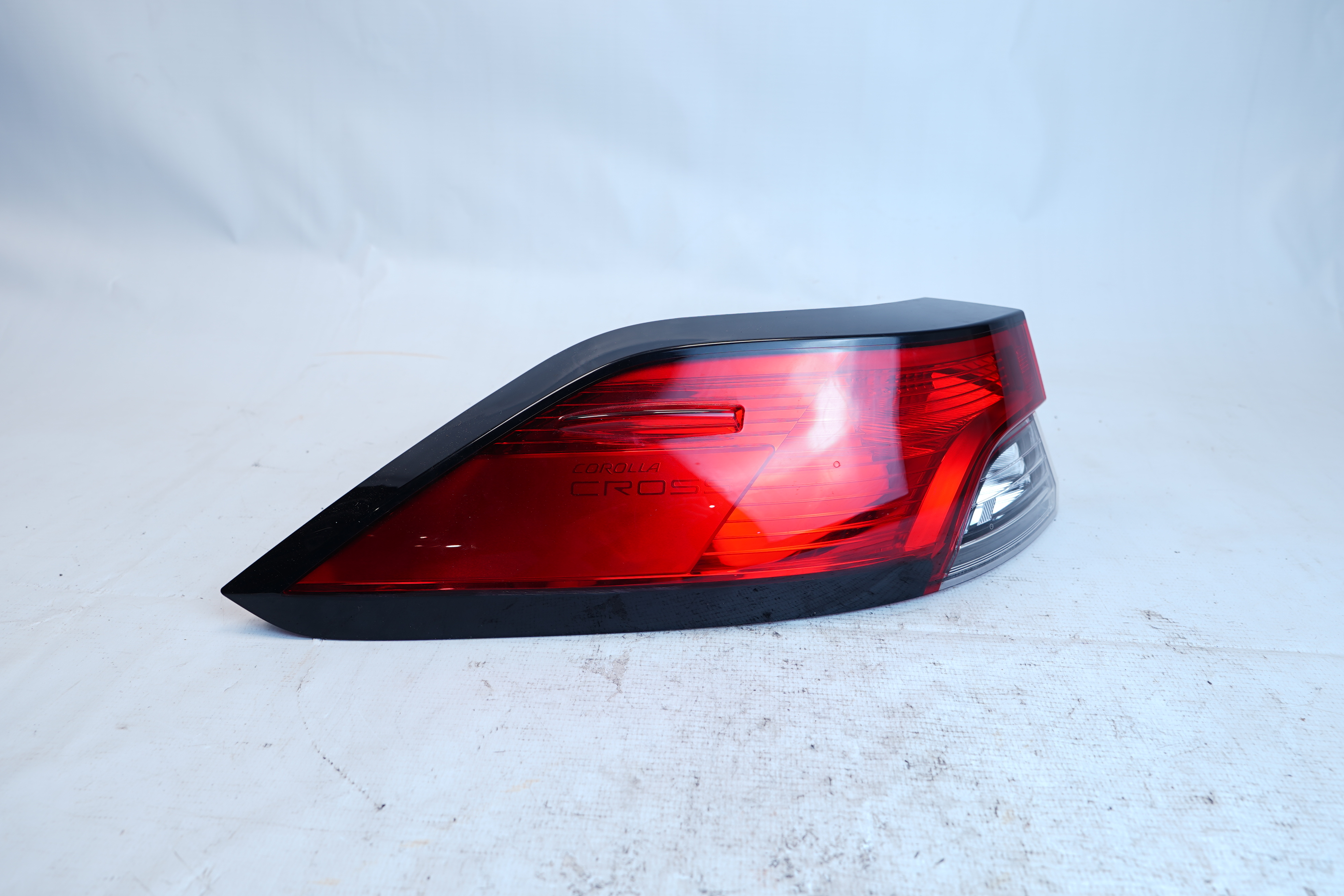 LANTERNA TRASEIRA ESQUERDA TOYOTA COROLLA CROSS 2.0 2025/26 - 815610A110 - 