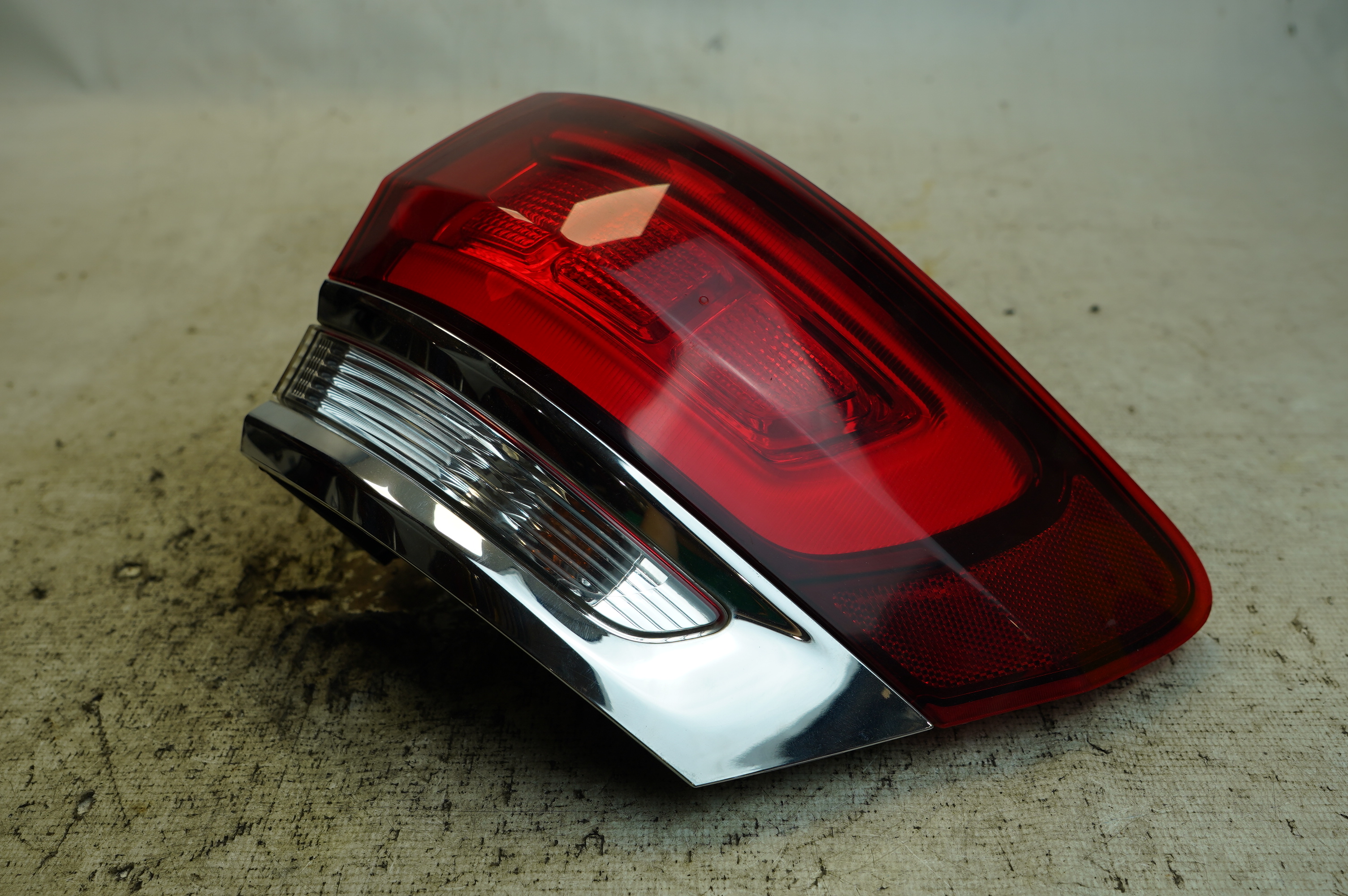 LANTERNA TRAS. DIR. - 55079414AF - JEEP RAM