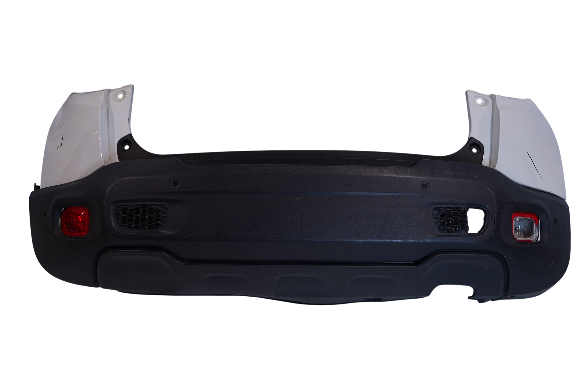 PARA-CHOQUE TRASEIRO JEEP RENEGADE LONGIT 1.8 BRANCO 2015 - 7355988190 - 