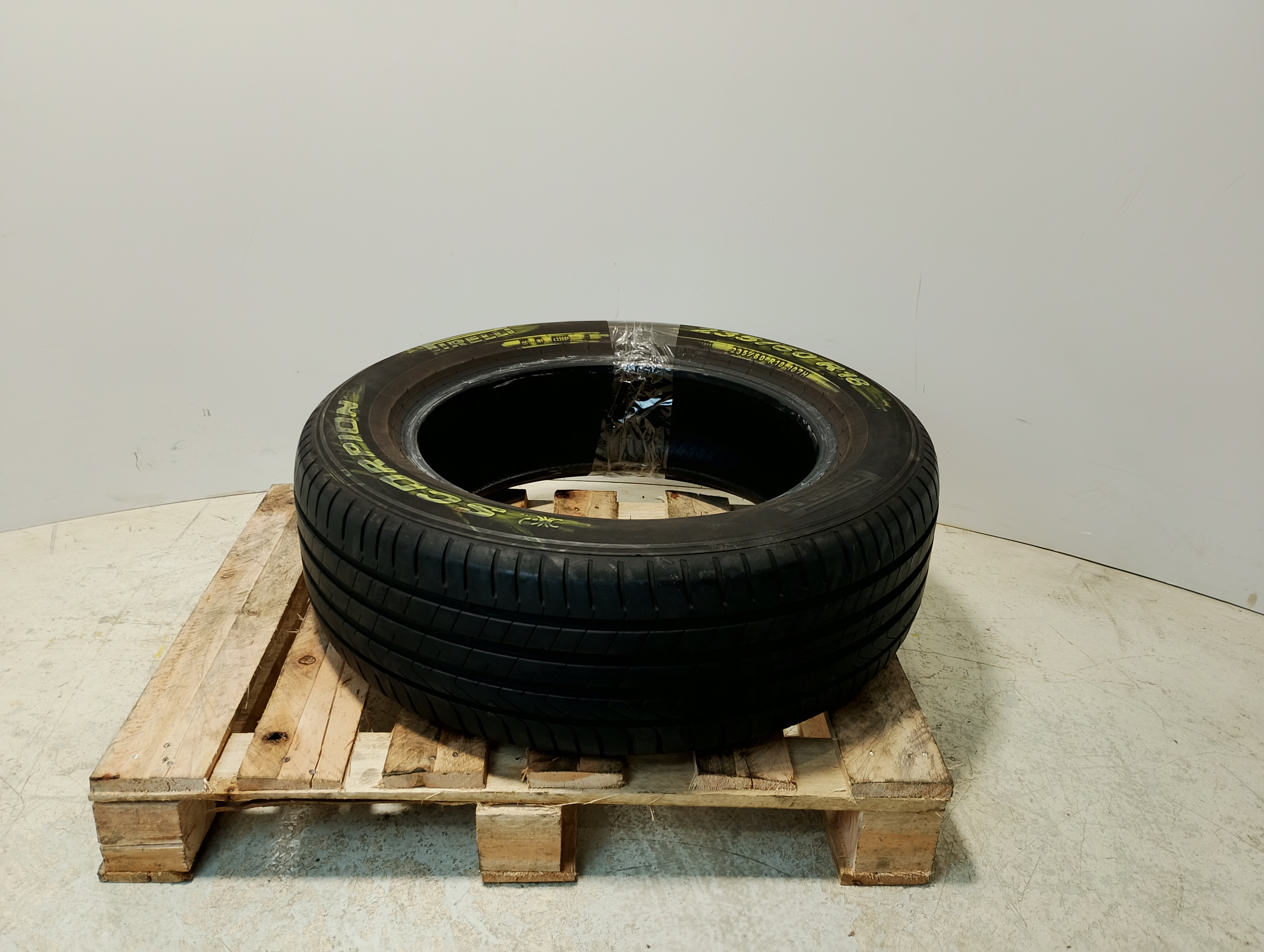 PNEU ESTEPE 145/70 R17 106H PIRELLI SCORPION - TO14570R17106H - 