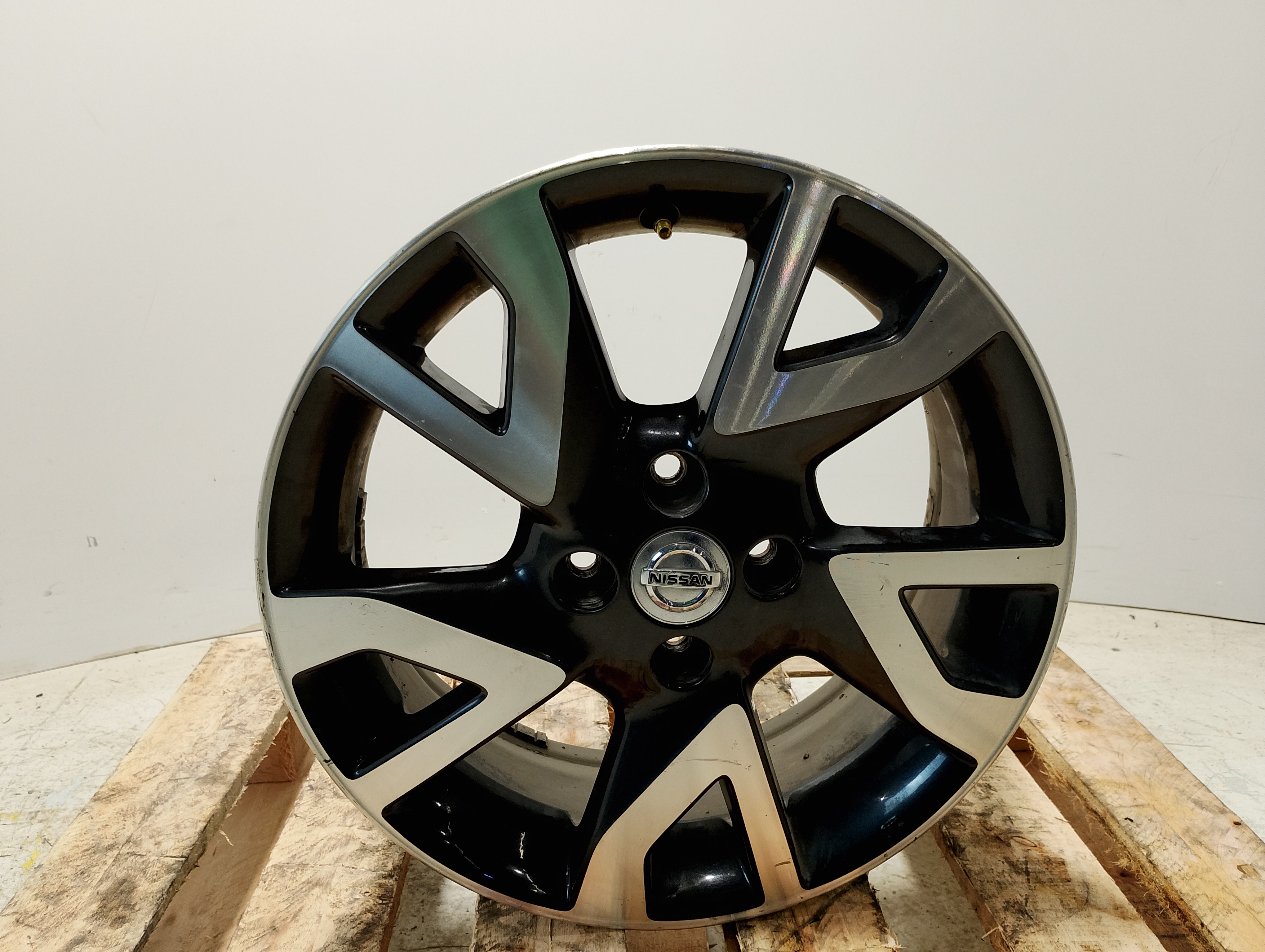 RODA DIANTEIRA DIREITA NISSAN VERSA UNIQUE 1.6 16V FLEX 2016 - 403009MB0ADD - 