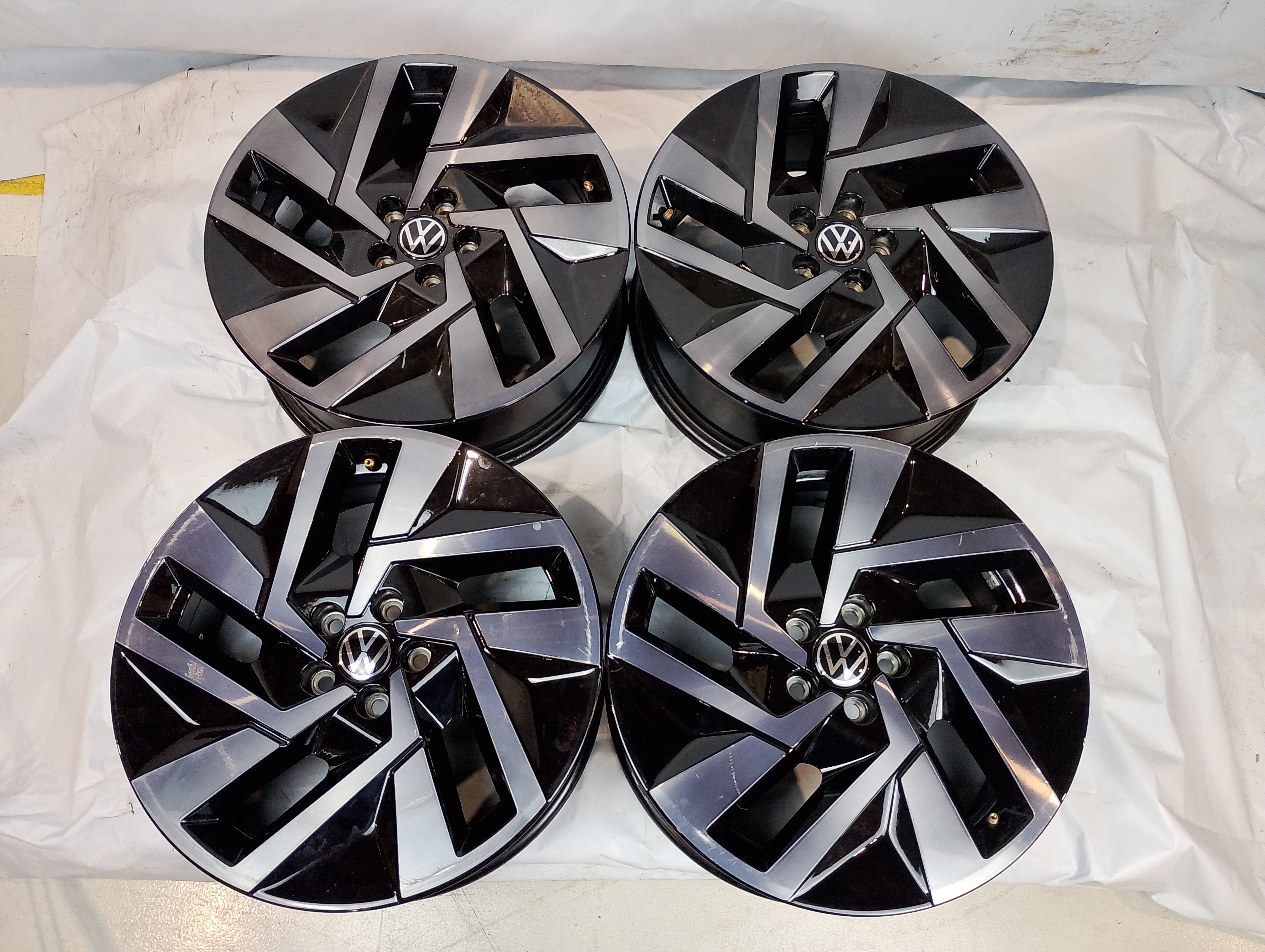 RODA TRASEIRA DIREITA VOLKSWAGEN T-CROSS HIG. 250 1.4 2025 - RD1301958112TD - 