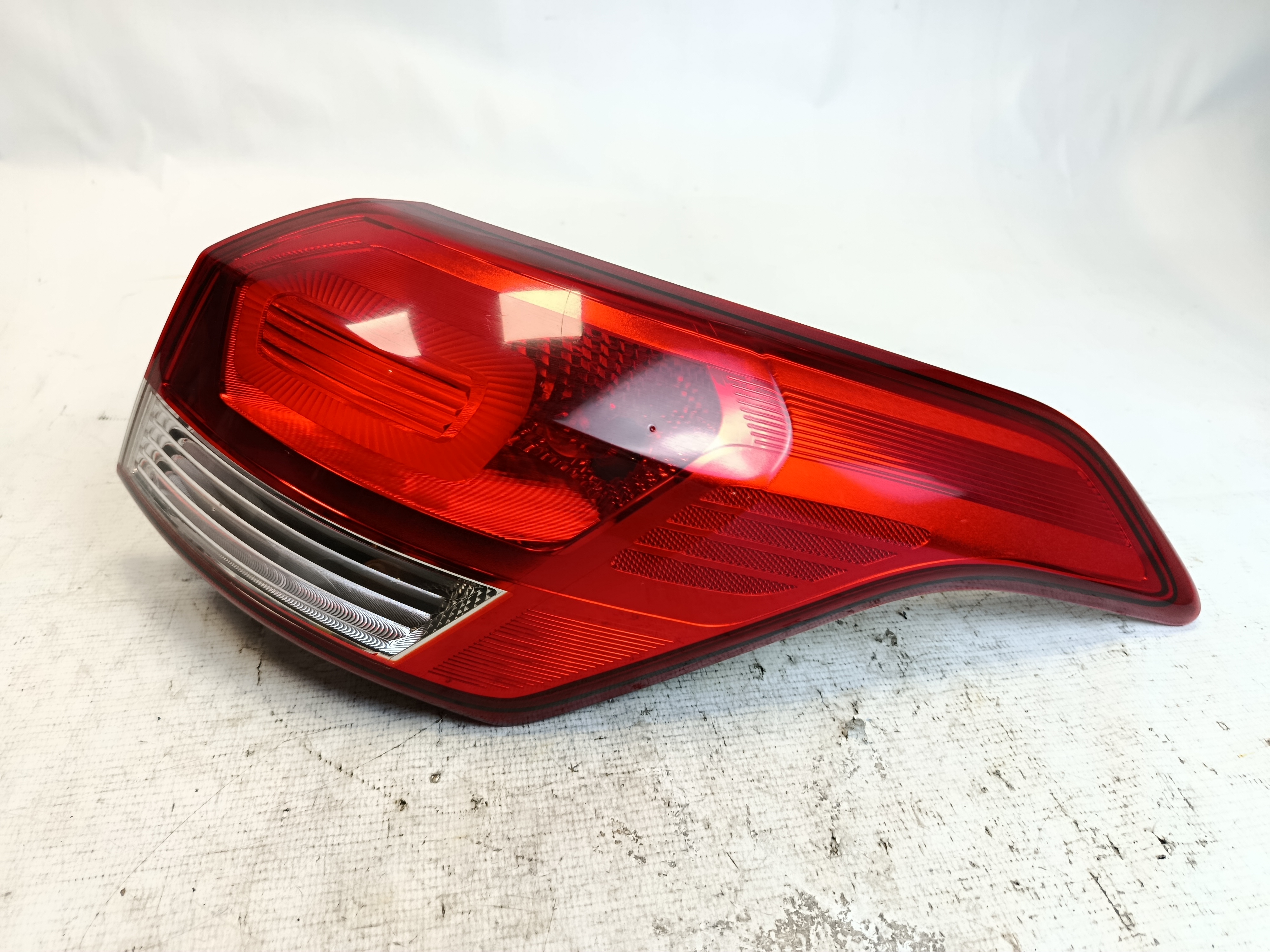 CONJUNTO LANTERNA TRASEIRA DIREITA - 92402M4000 - 