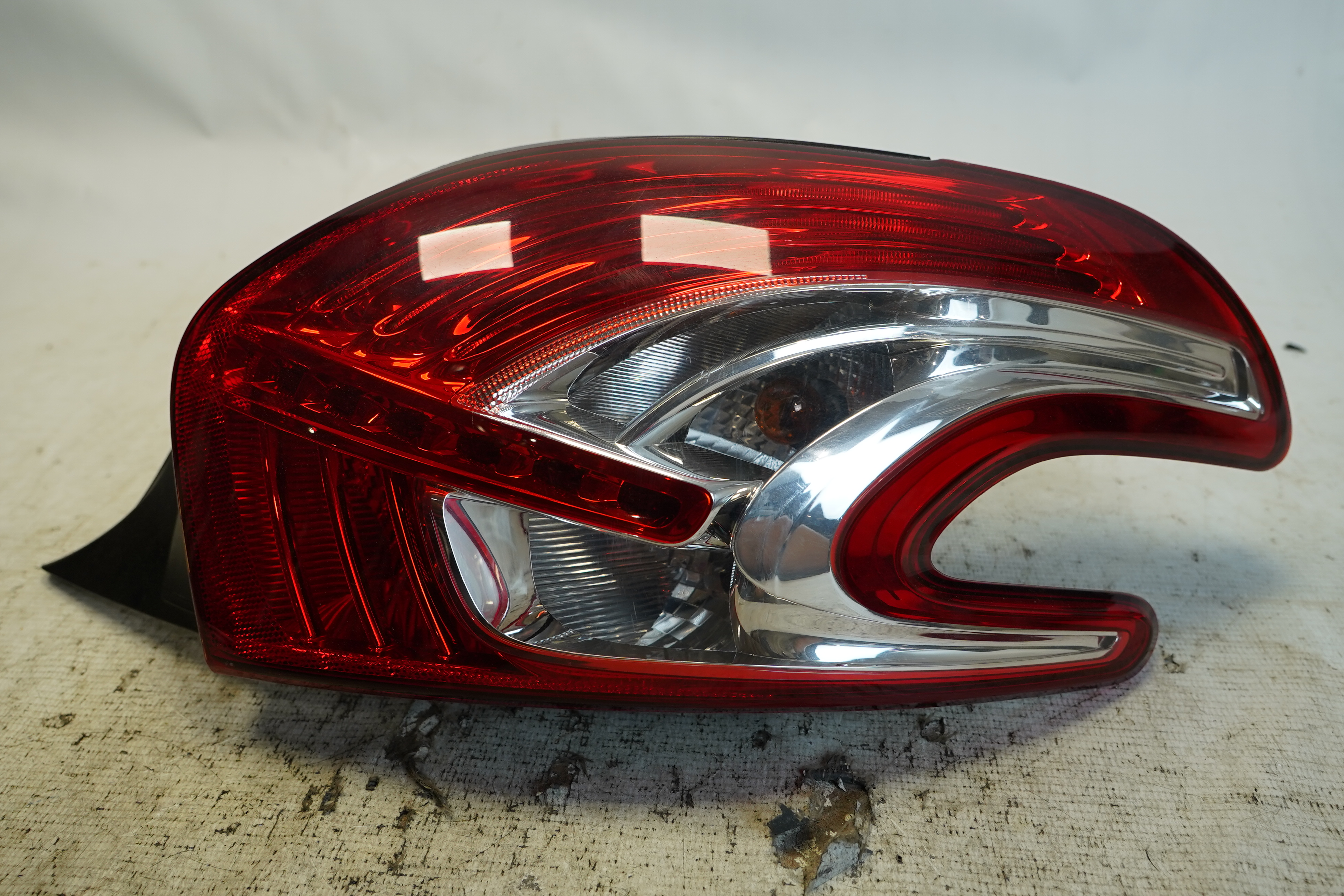 LANTERNA TRASEIRA AUTOMOTIVO - 9677327780 - 