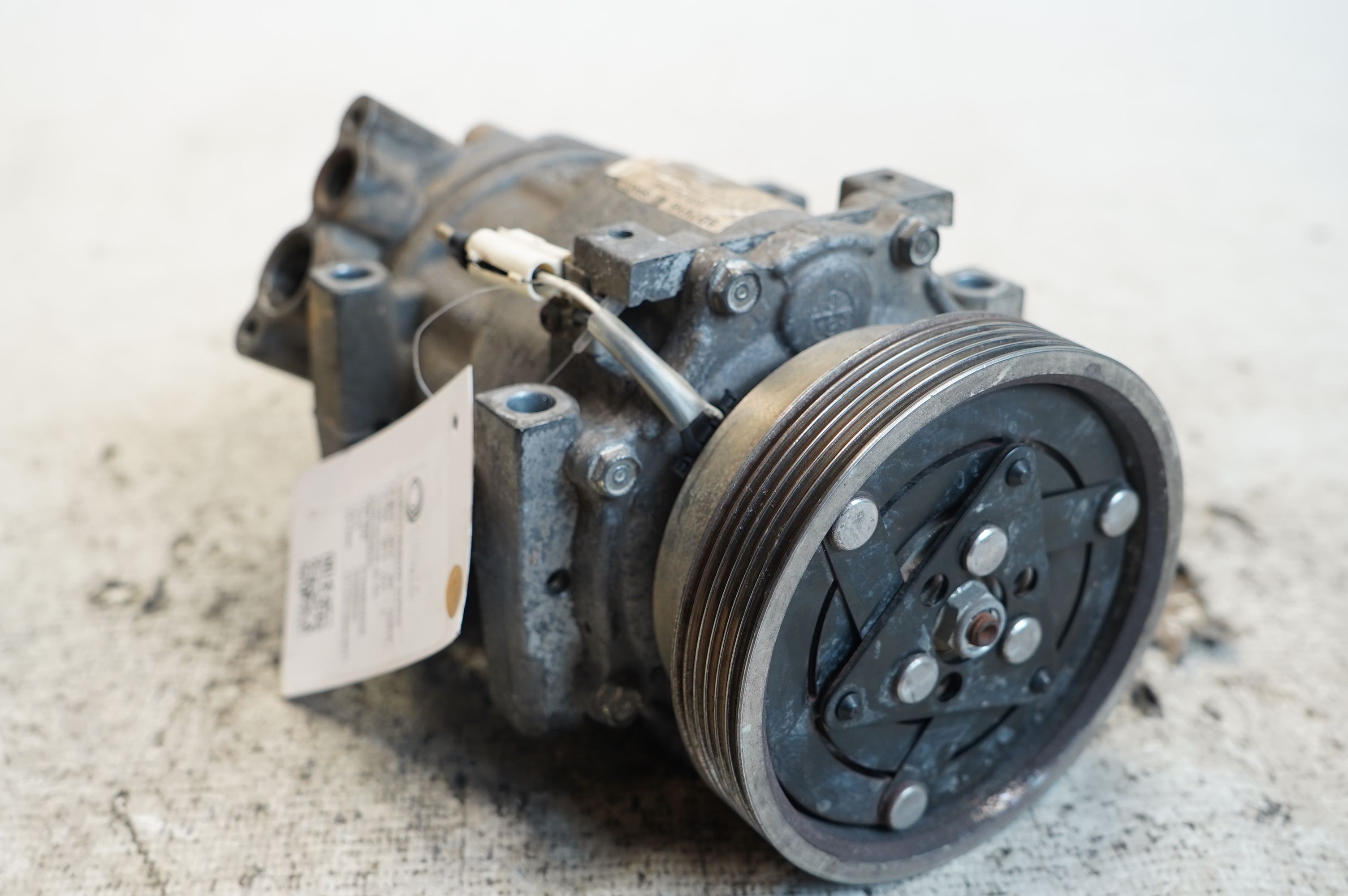 COMPRESSOR AR-CONDICIONADO RENAULT SANDERO EXPRESS 1.6 2014 - 926004435R - 