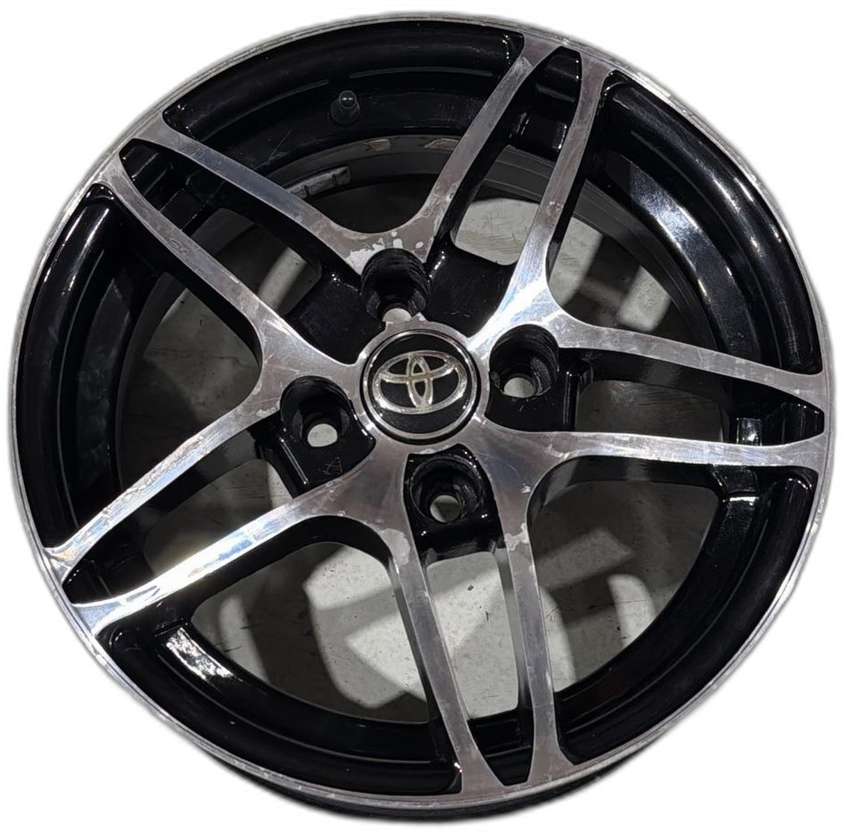RODA LIGA LEVE ARO 15 4 FUROS DIAMANTADA TOYOTA ETIOS - 426110D720DD - 