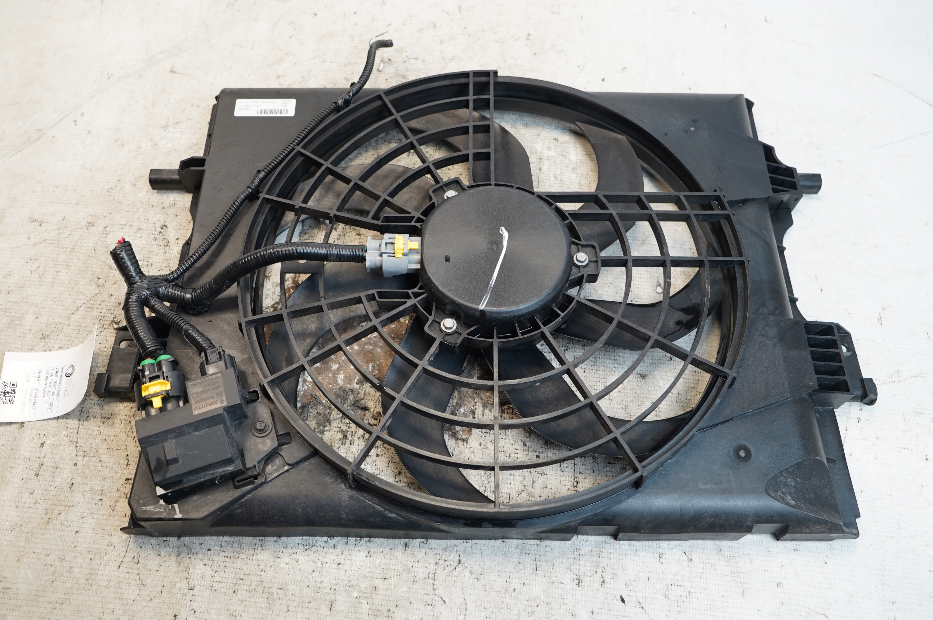 SHROUD ASSYW MOTOR FAN - 214815RA0A - NISSAN