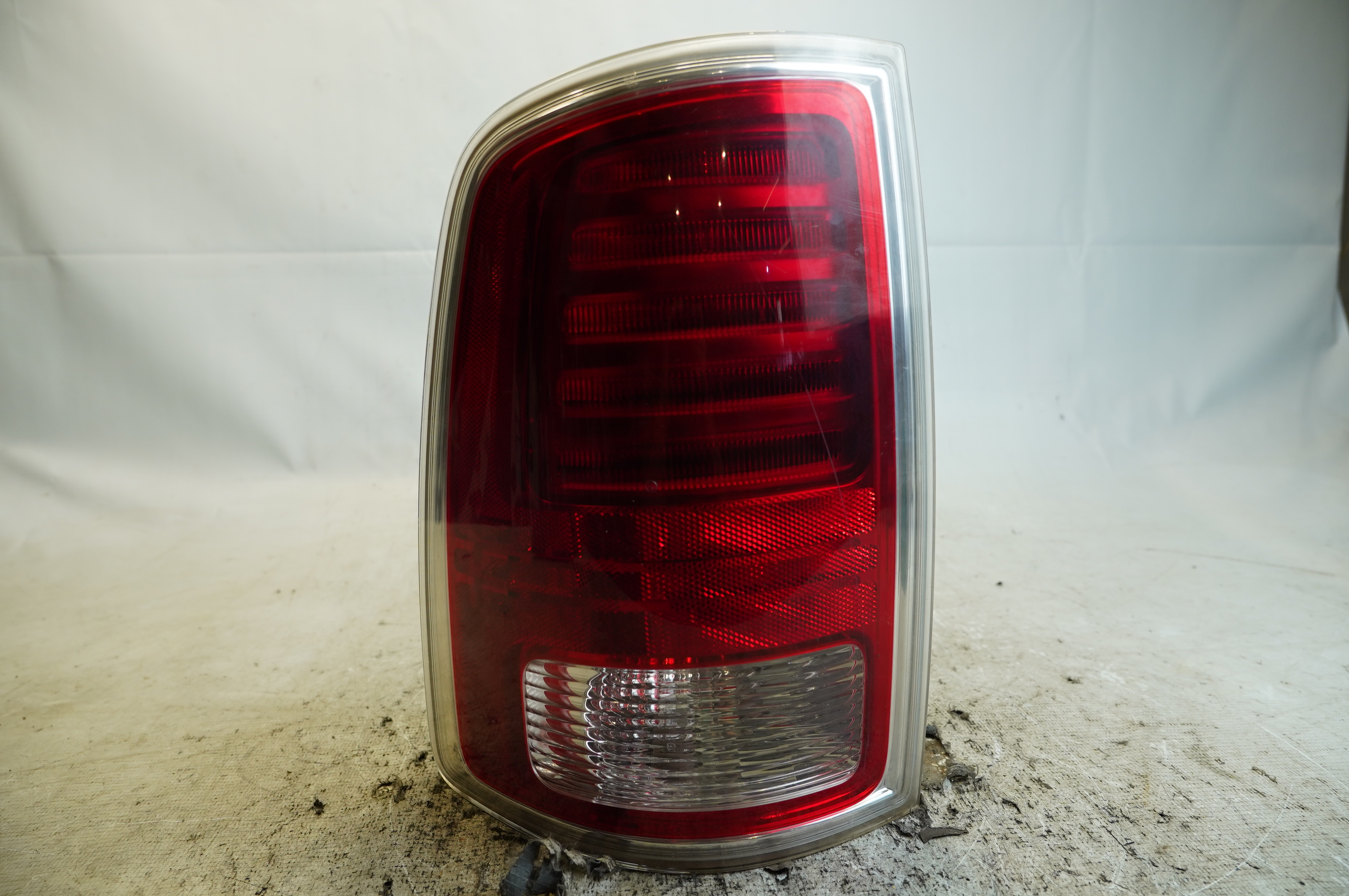 LANTERNA TRASEIRA ESQUERDA RAM 2500 LARAMIE 6.7 2017 - 68093079AC - 
