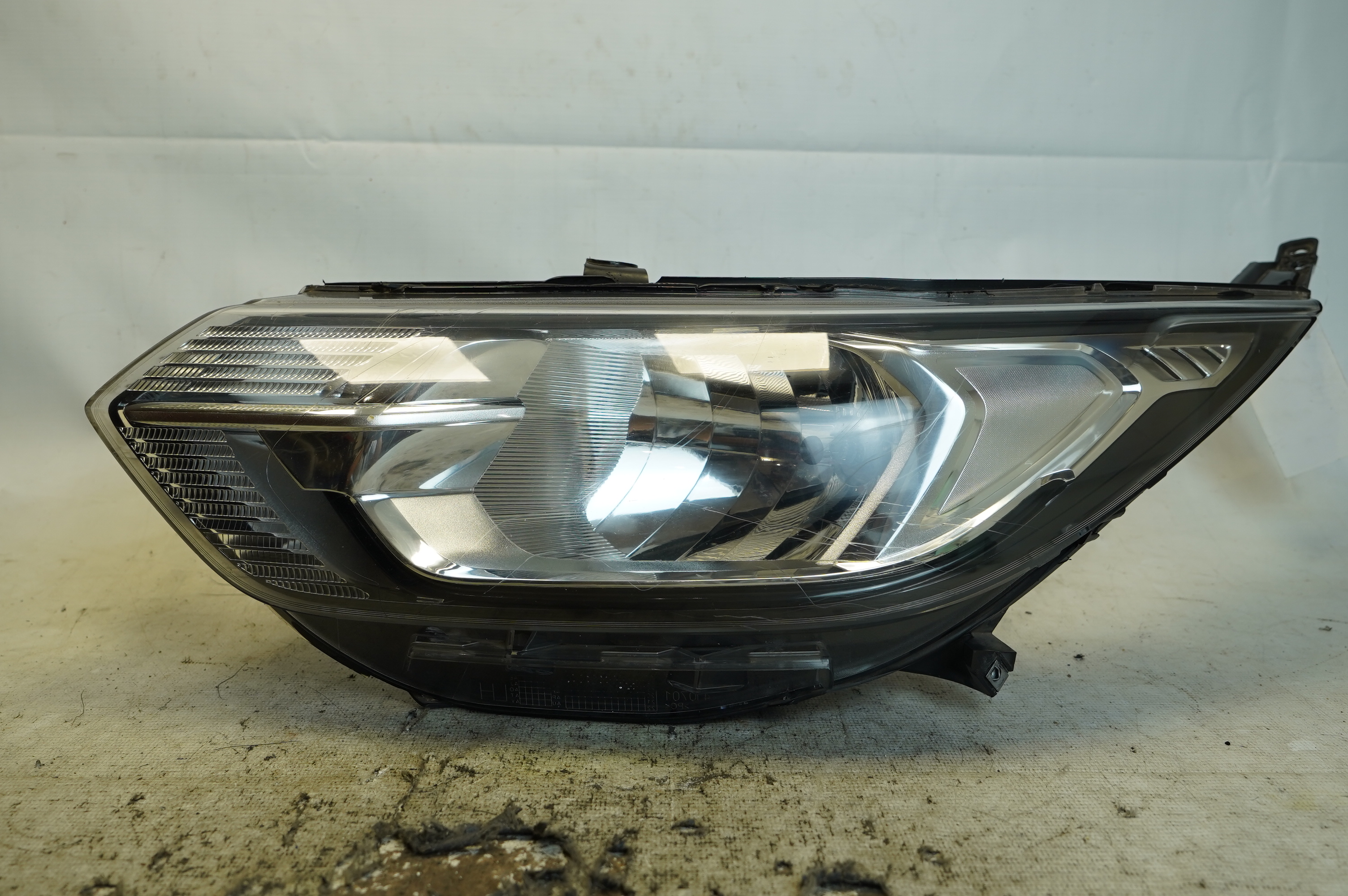FAROL DIANTEIRO ESQUERDO CHEVROLET SPIN LT 1.8 8V 2019/2020 - ST52154995 - 
