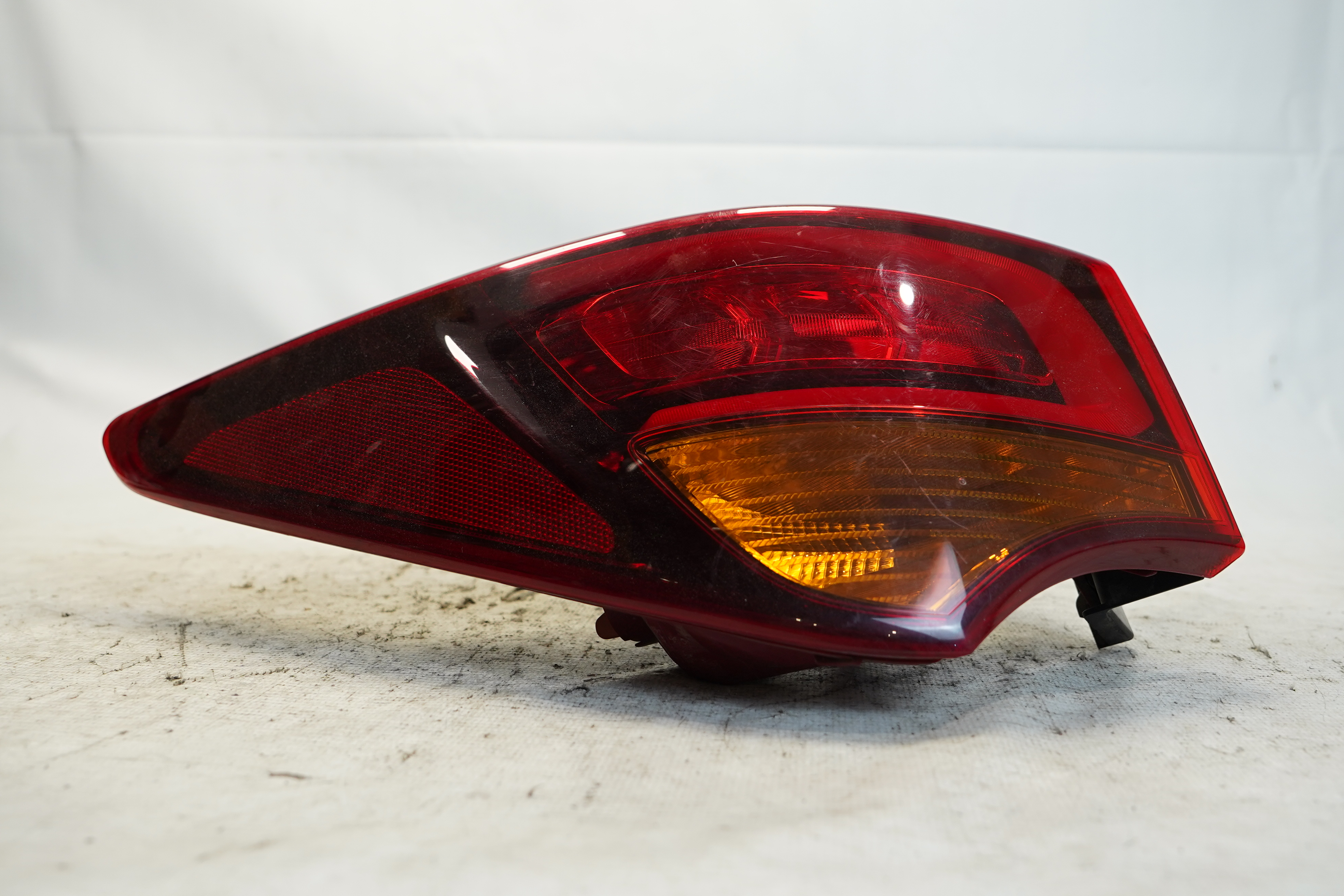 LANTERNA TRASEIRA ESQUERDA HYUNDAI SANTA FÉ GLS 3.3 2017/18 - 924012W500 - 
