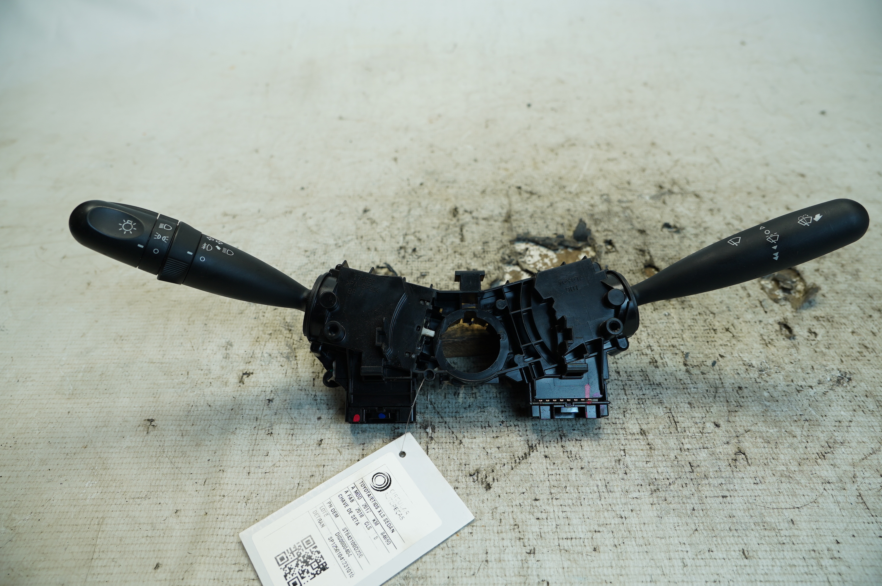 ALAVANCA COMANDO CHAVE SETA TOYOTA ETIOS XLS SEDAN 1.5 17/18 - 843100D230 - 