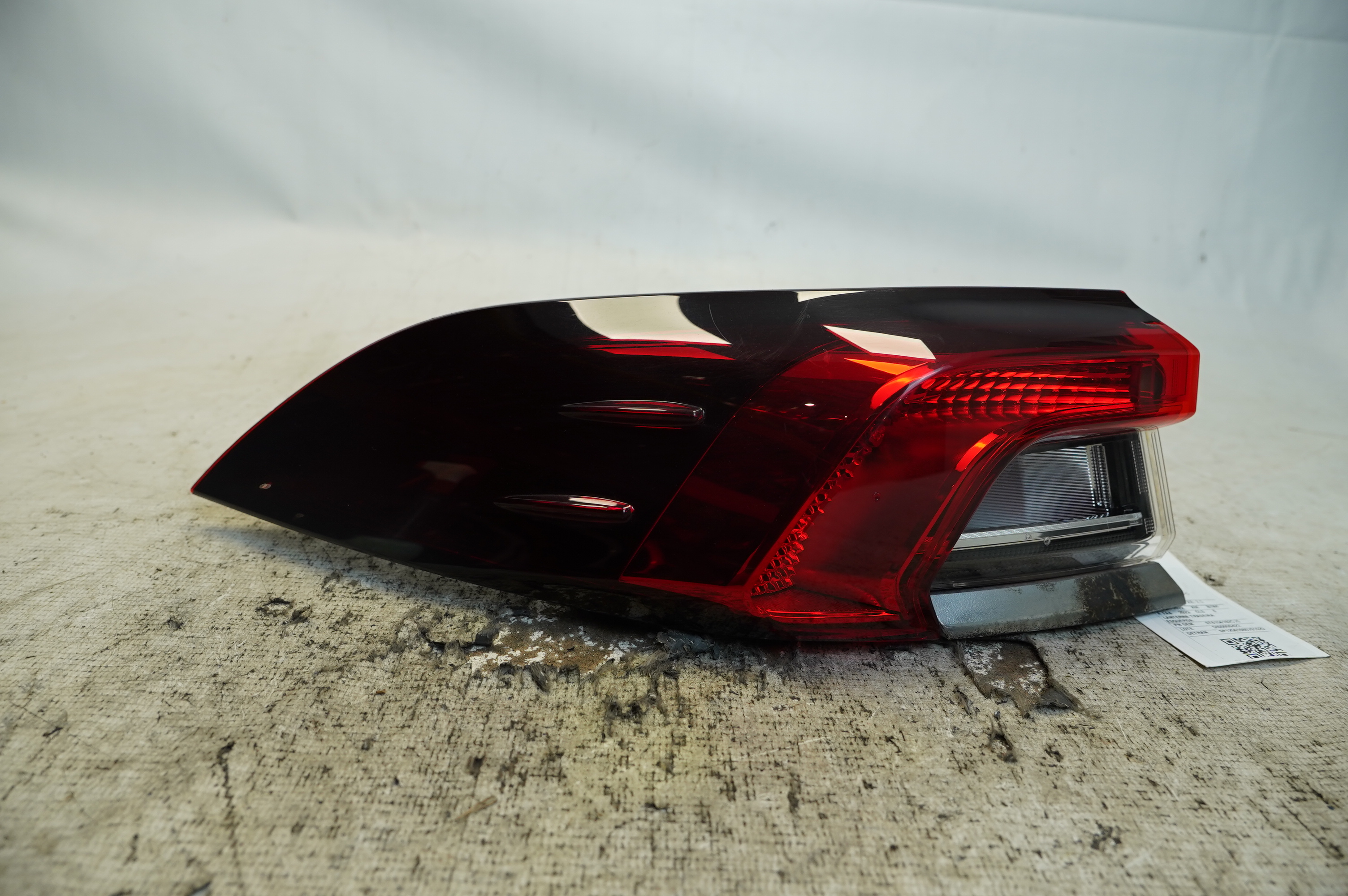 LANTERNA TRASEIRA ESQUERDA TOYOTA COROLLA XEI 2.0 FLEX 22/23 - 8156102D70 - 