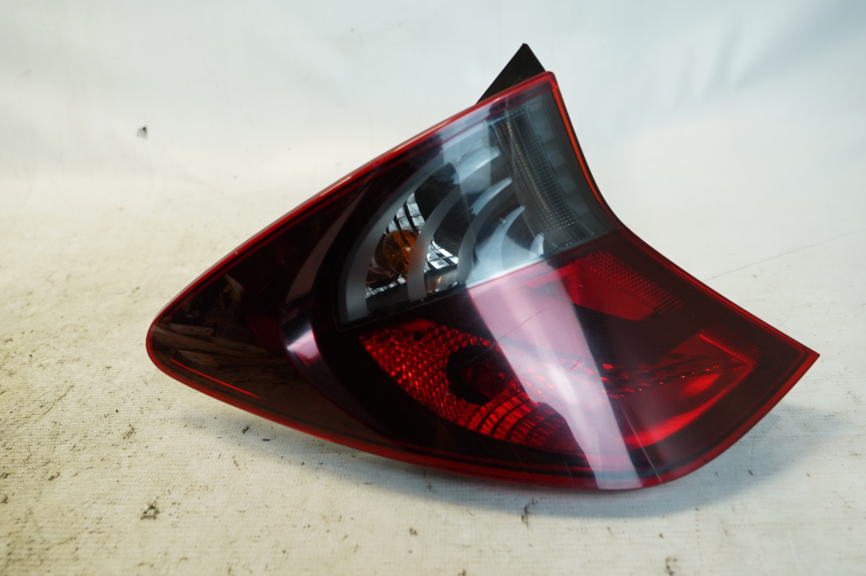 CONJUNTO LANTERNA TRASEIRA DIREITA - 92402R1300 - 