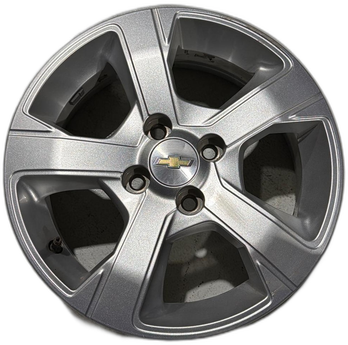RODA LIGA LEVE ARO 15 4 FUROS CINZA NETUNO CHEVROLET PRISMA - 52117048DE - 