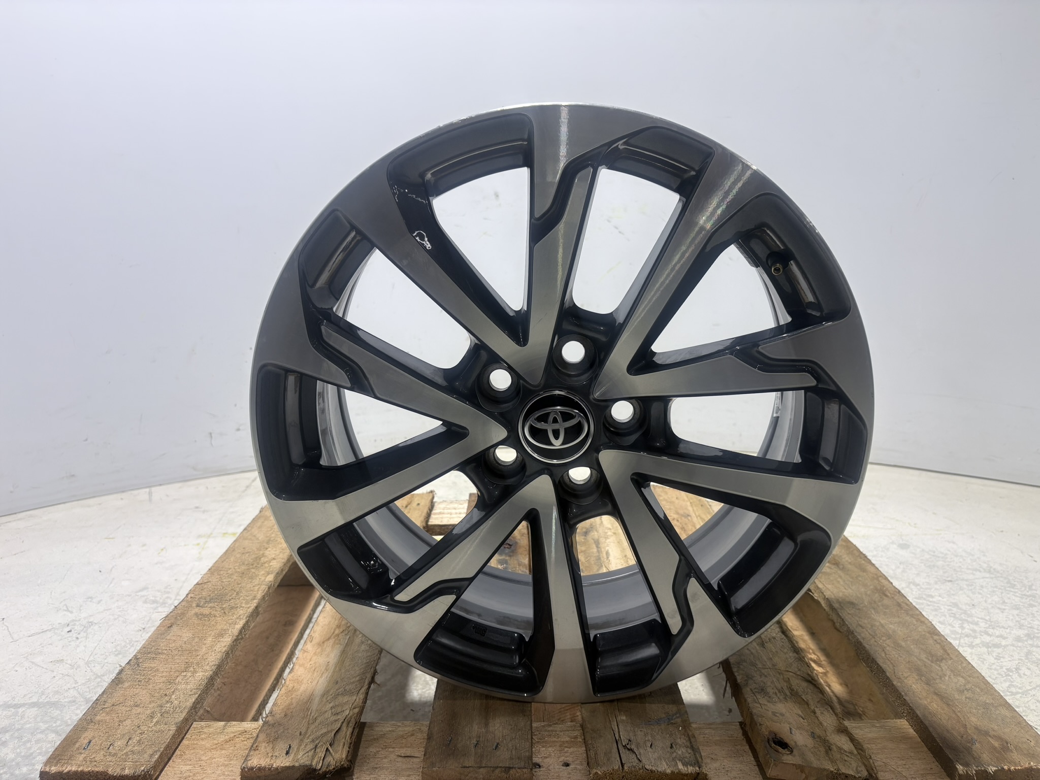 RODA LIGA LEVE ARO 18 5 FUROS DIAMANTADA TOYOTA COROLLA - 426110A200DE - 