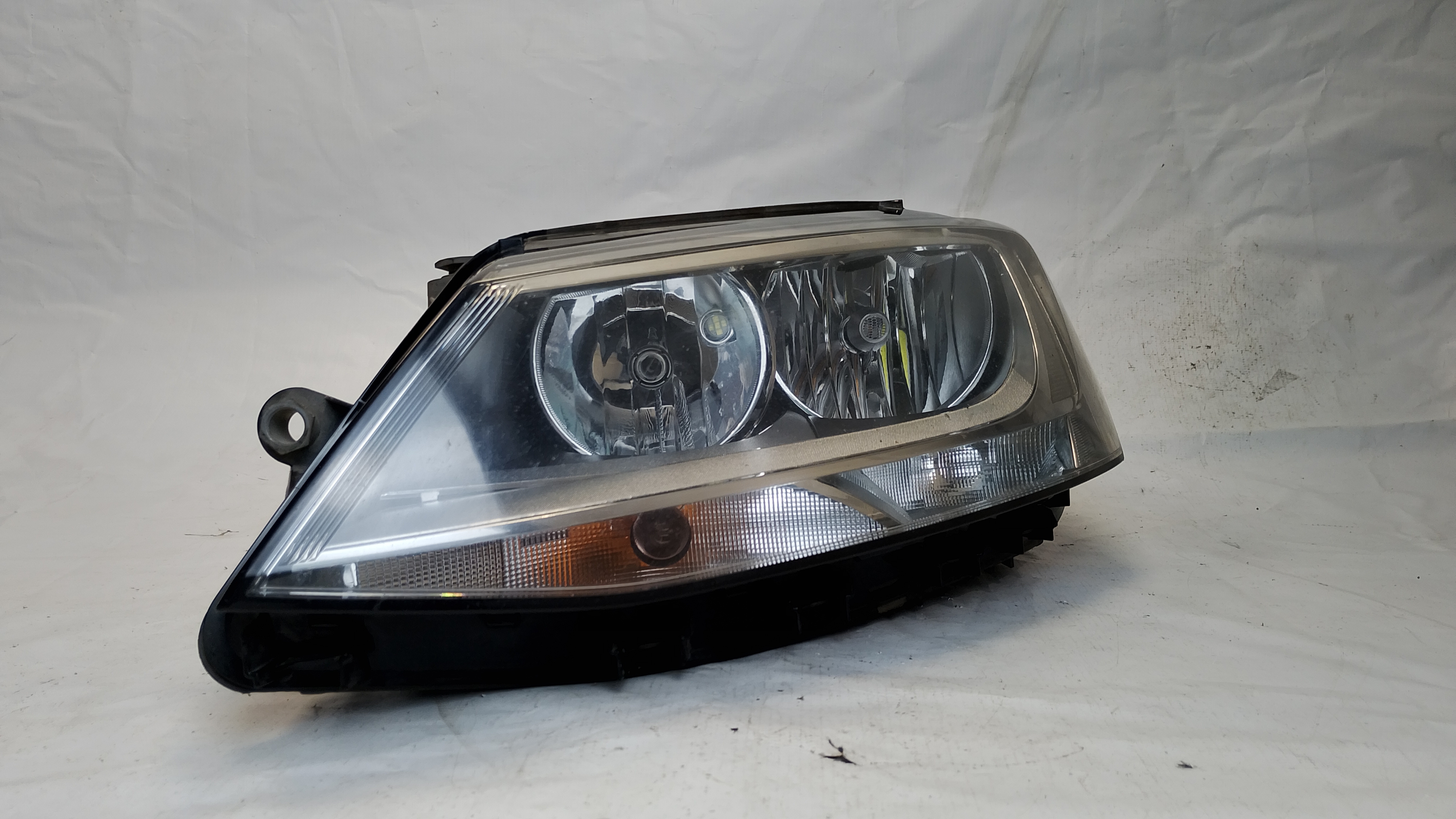 Farol Máscara Negra Esquerdo (Motorista) - 5C7941005C - Jetta