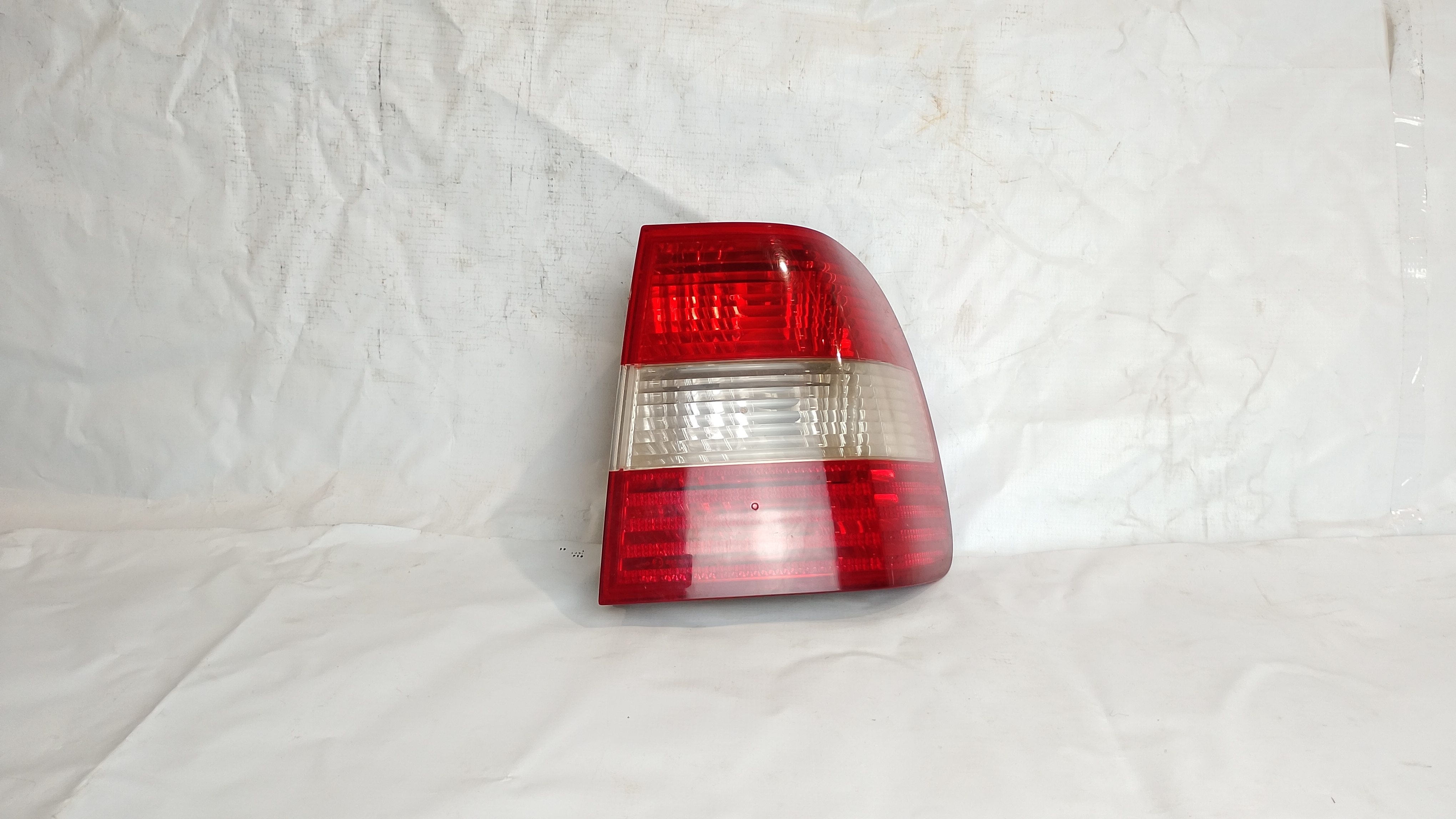 LANTERNA TRASEIRA DIREITA VOLKSWAGEN POLO SEDAN 1.6FLEX 2006 - 6Q5945112 - 