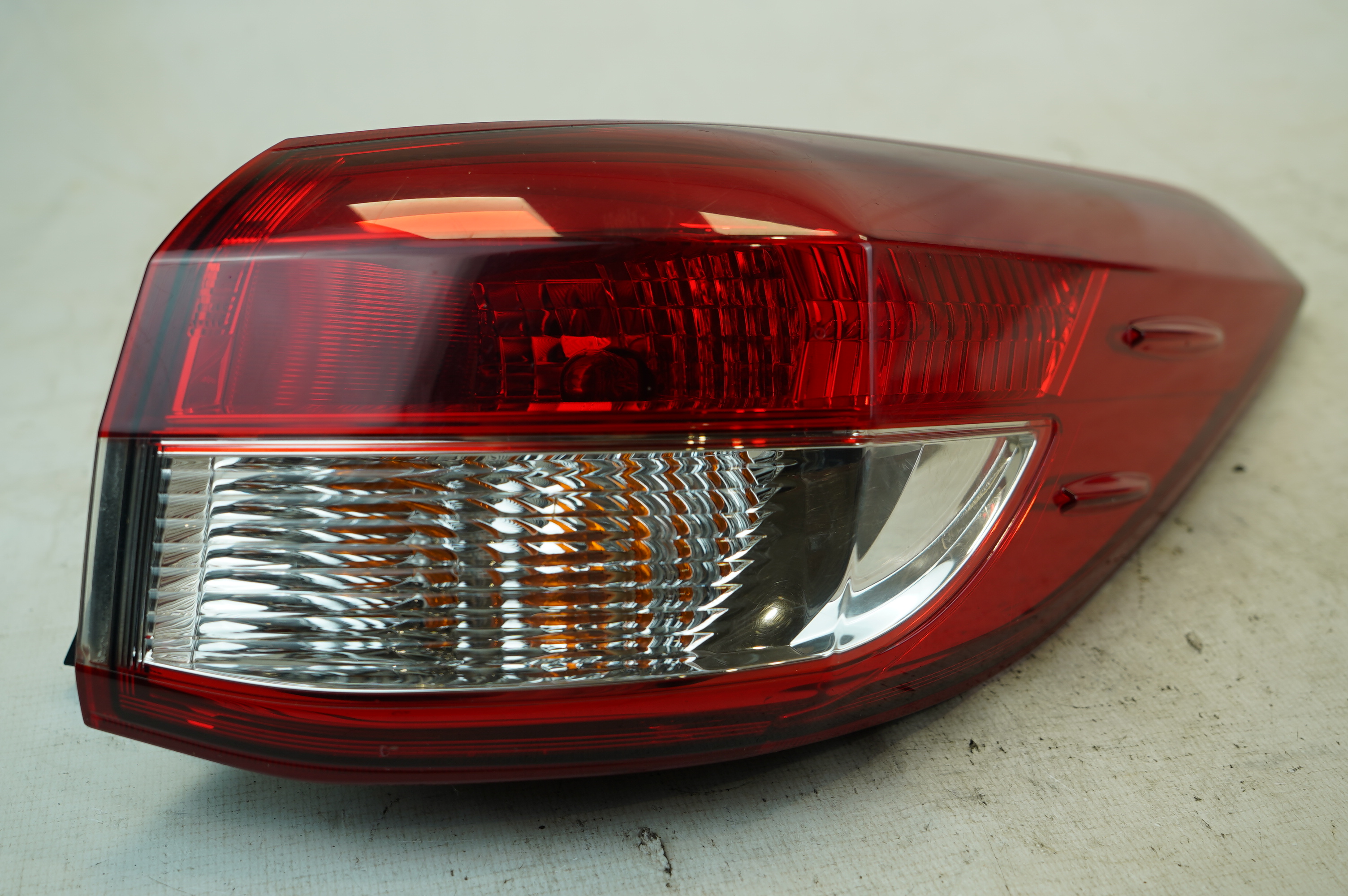 LANTERNA TRASEIRA DI - 815510DB10 - 
